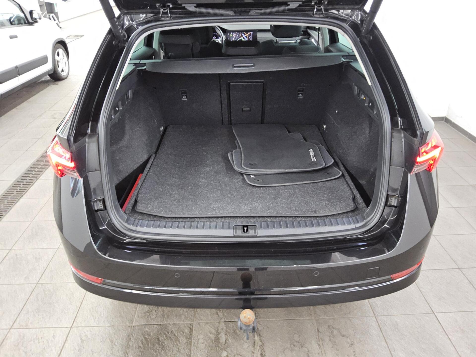 Skoda Octavia Kombi 2.0 TDI Style Navi LED vc HuD Shz 12