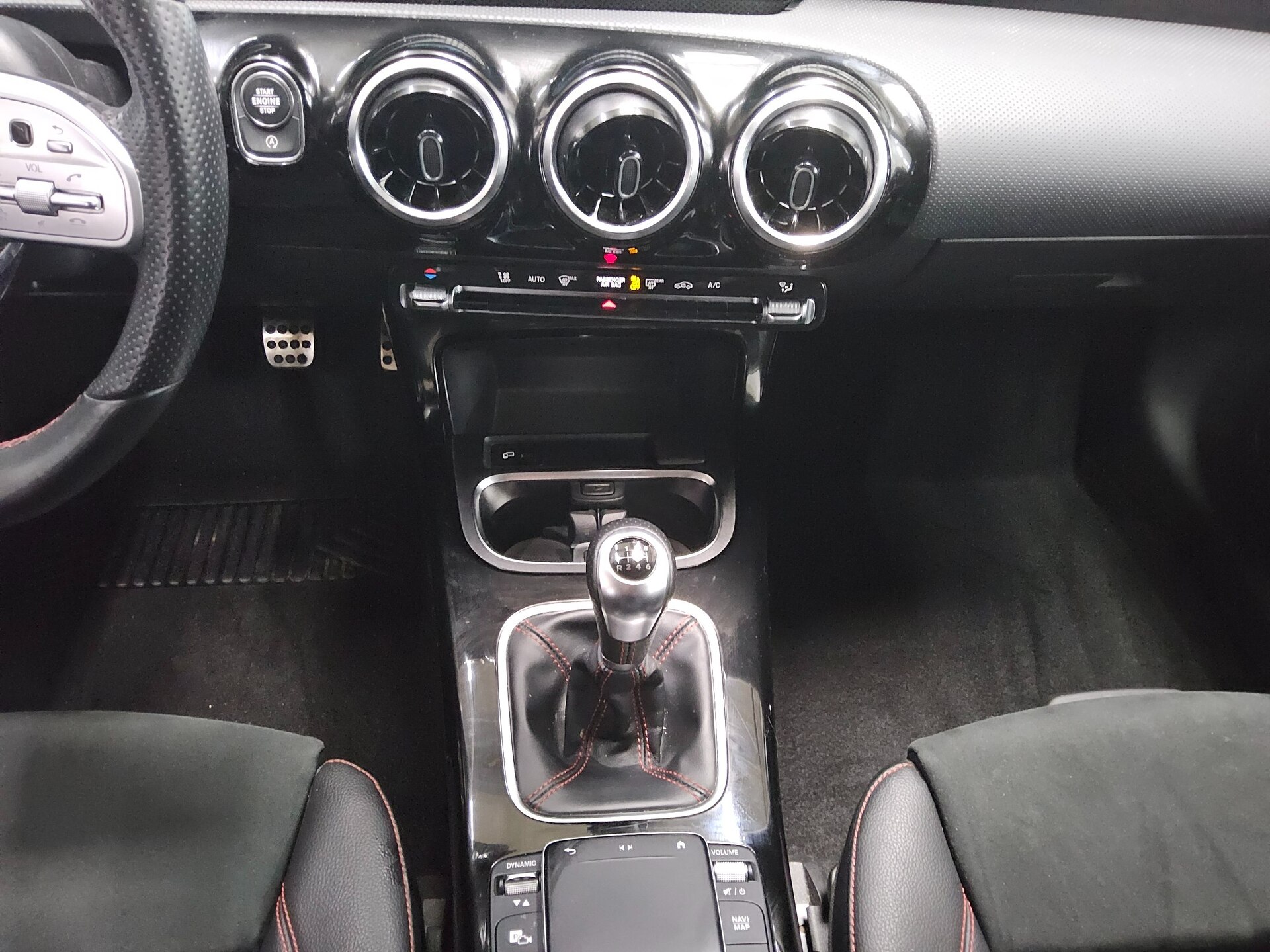 Mercedes-Benz A 200 d AMG-Line Navi LED Rückfahrkamera PDC Shz 6