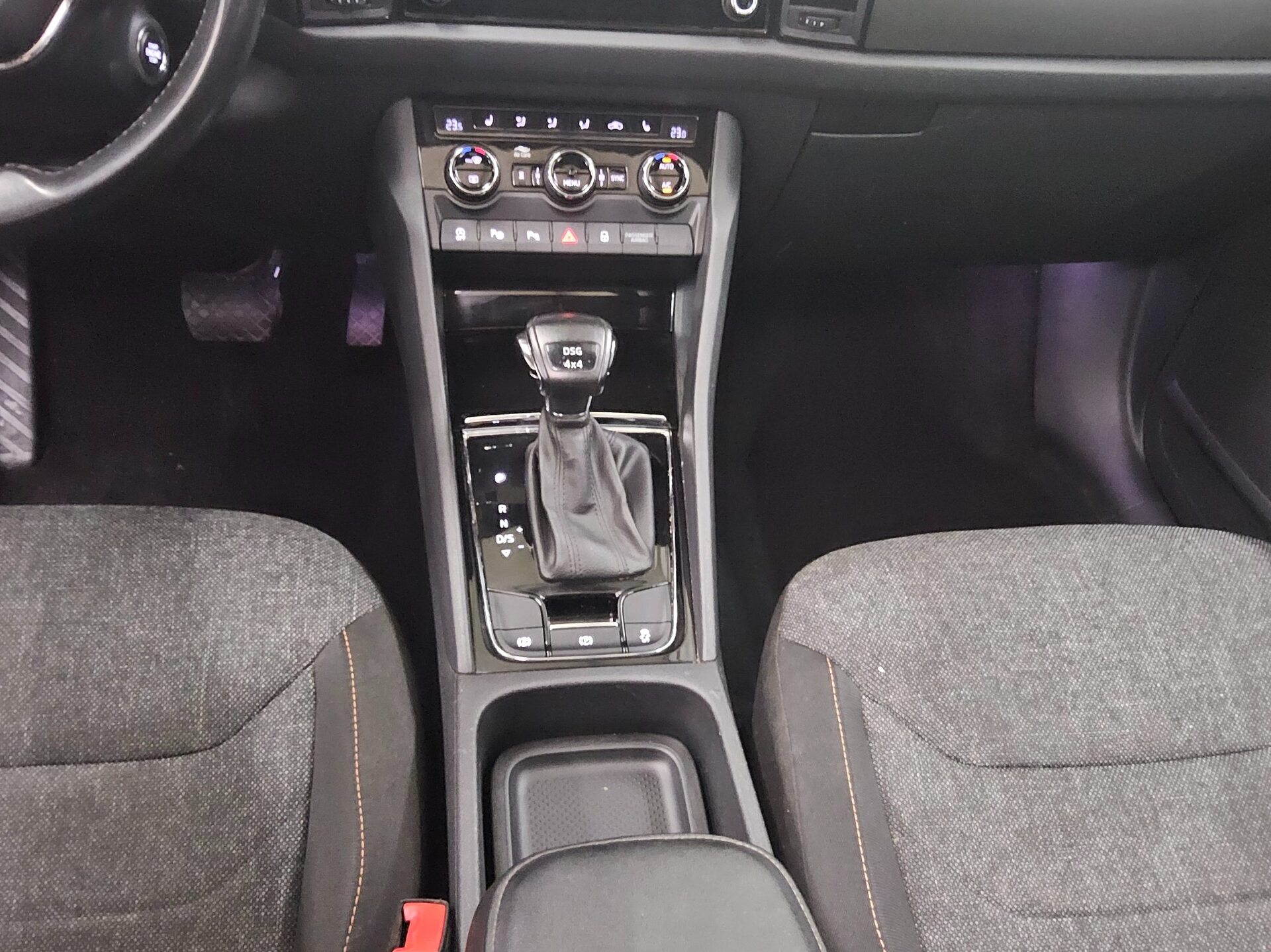 Skoda Kodiaq 2.0 TDI Clever Navi LED Pano RFK AHK 6