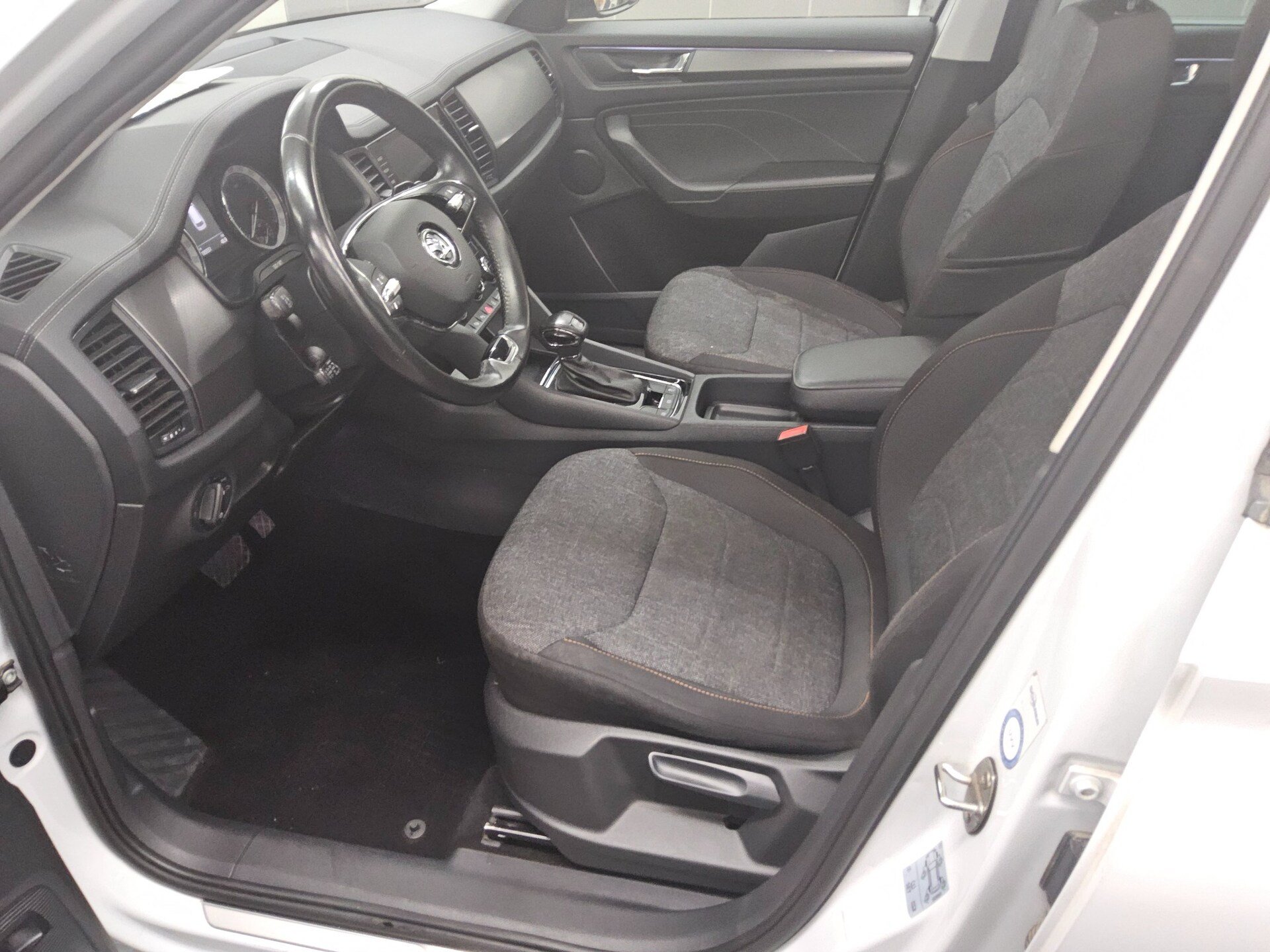 Skoda Kodiaq 2.0 TDI Clever Navi LED Pano RFK AHK 8