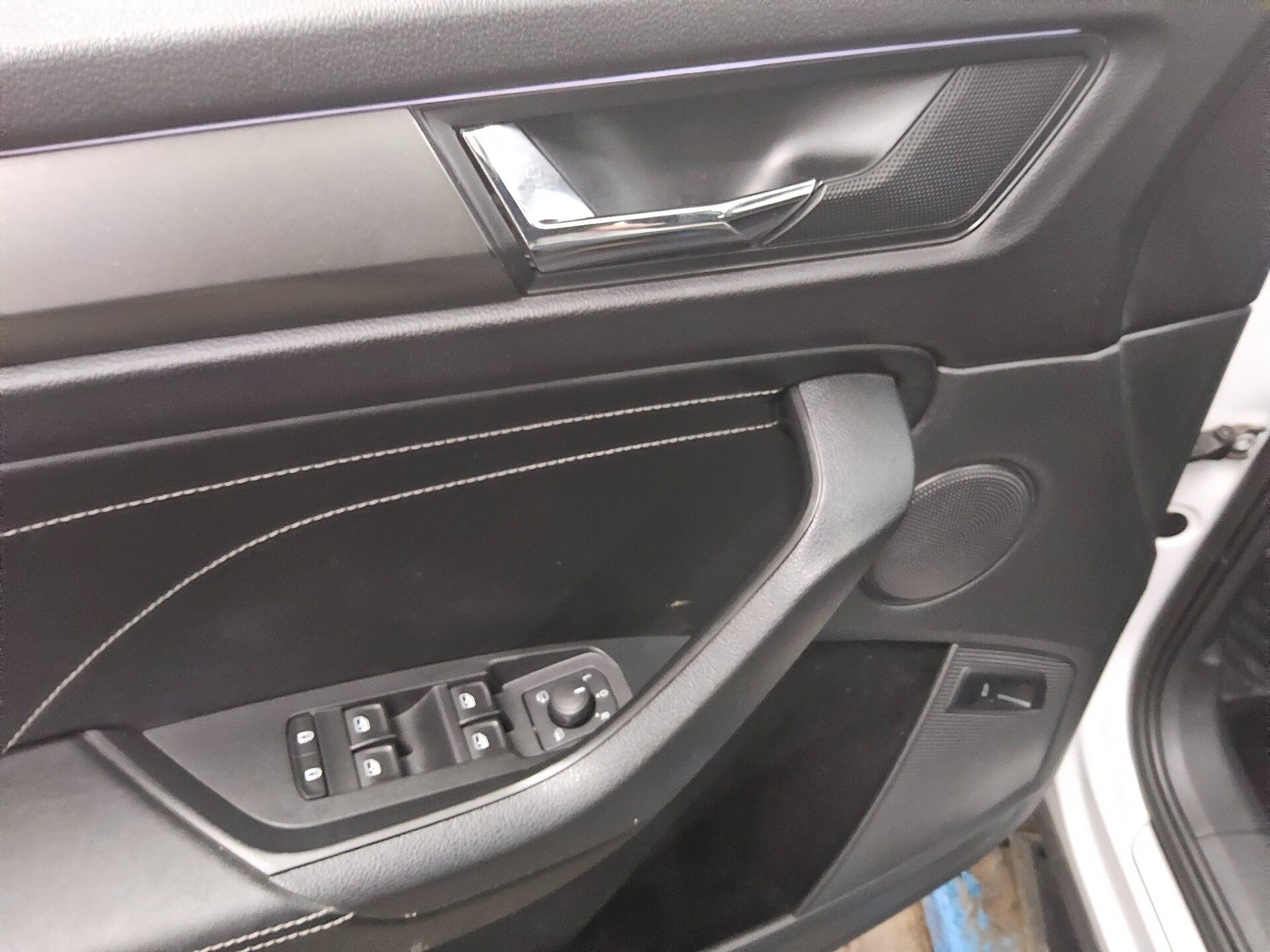 Skoda Kodiaq 2.0 TDI Clever Navi LED Pano RFK AHK 9