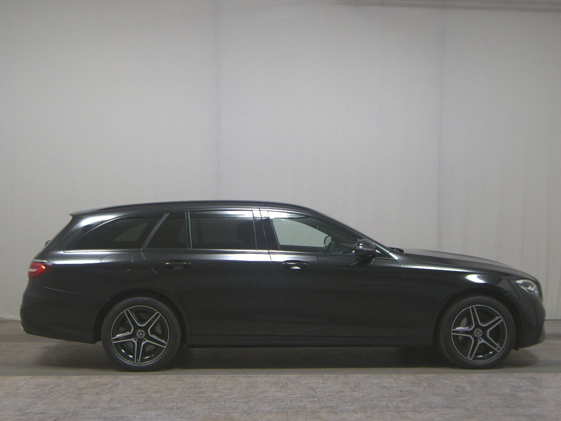 Mercedes-Benz E 300 T de 4M AMG-Line Night Navi LED AHK RFK