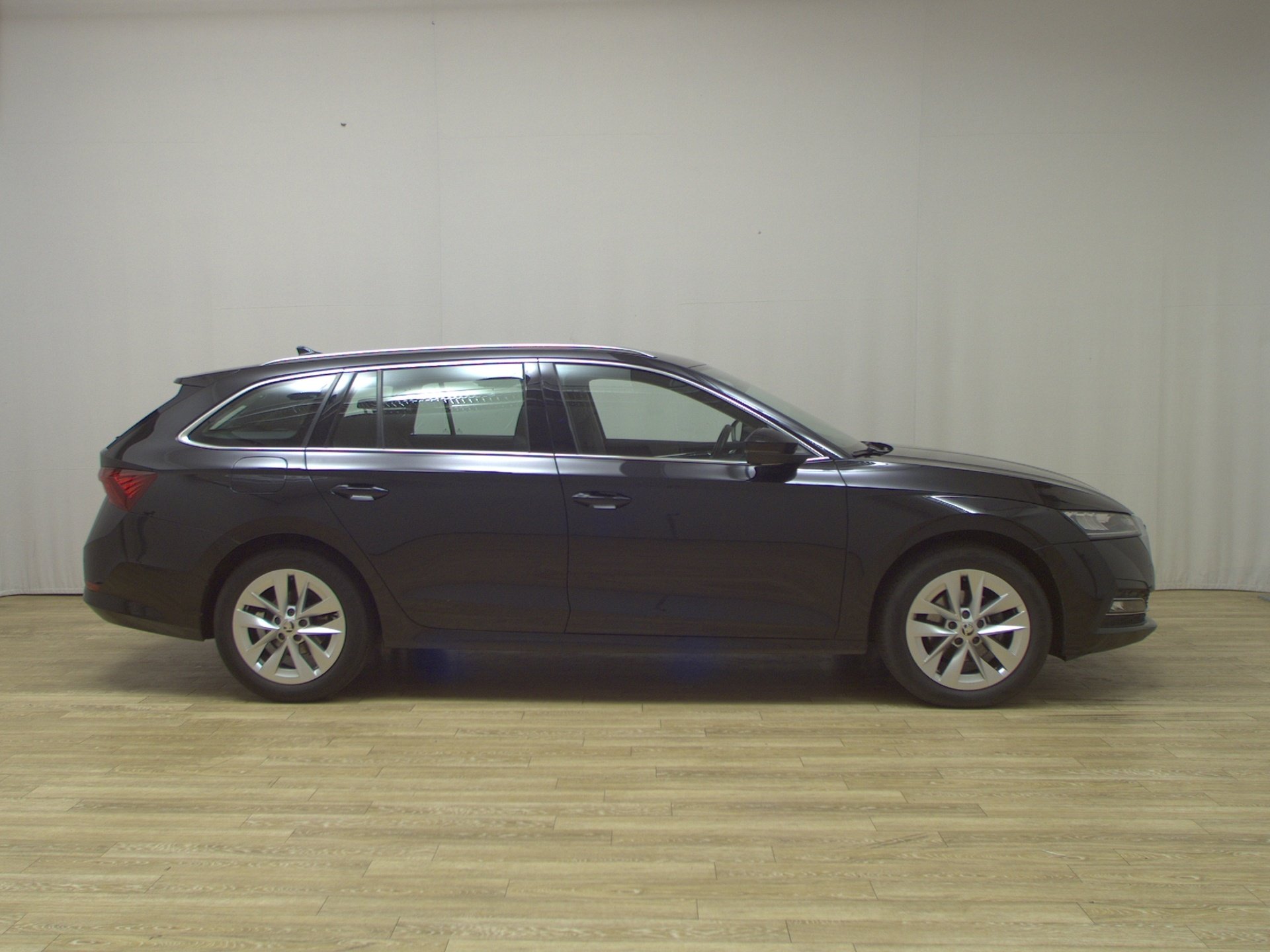 Skoda Octavia Kombi 2.0 TDI Style Navi LED vc HuD AHK