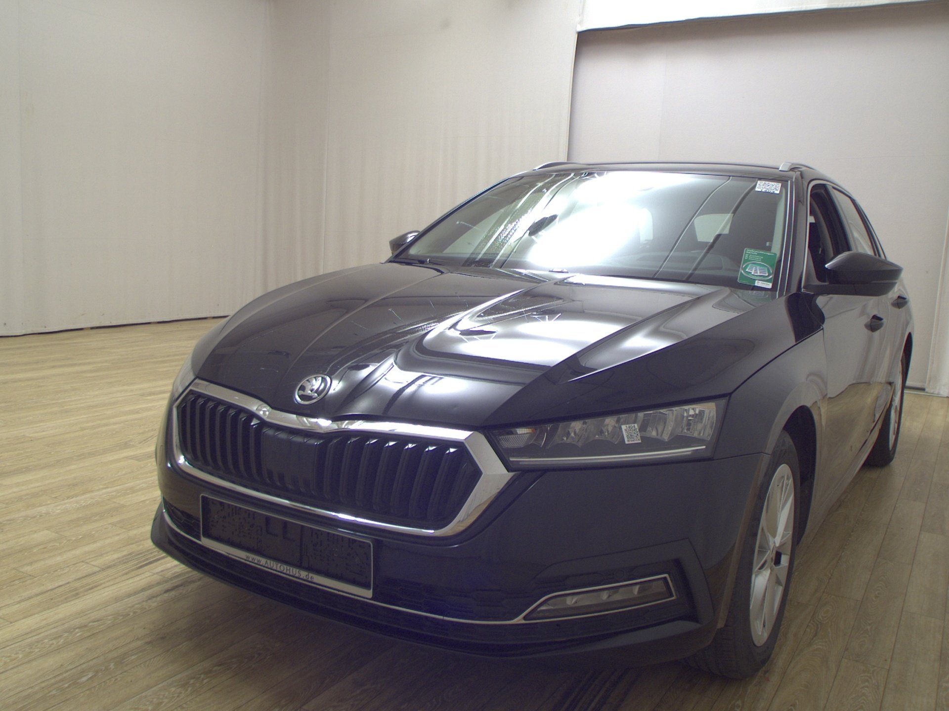 Skoda Octavia Kombi 2.0 TDI Style Navi LED vc HuD AHK 2