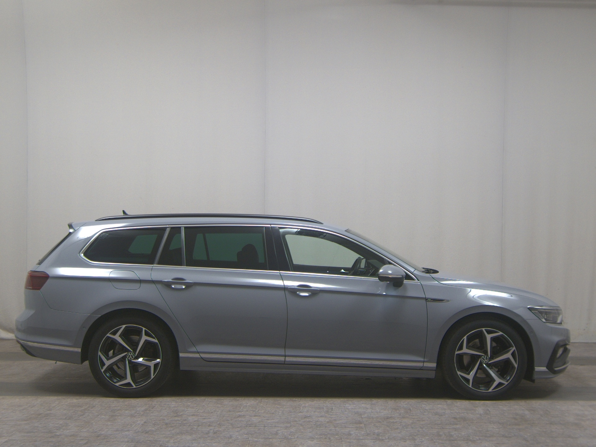 Volkswagen Passat Variant 2.0 TDI R-Line Leder Navi LED AID H/K Sound