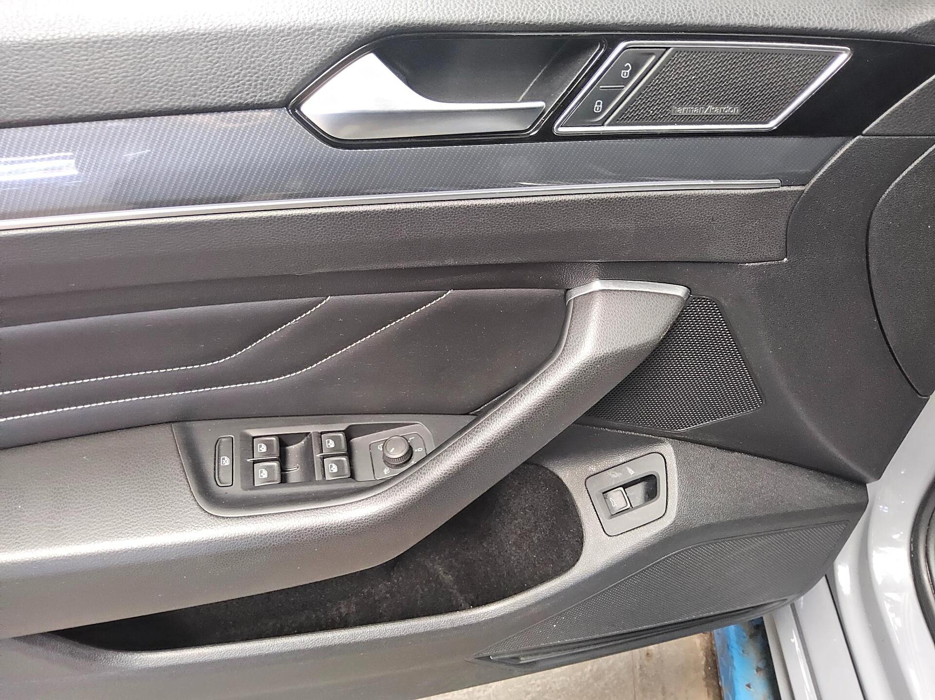 Volkswagen Passat Variant 2.0 TDI R-Line Leder Navi LED AID H/K Sound 10