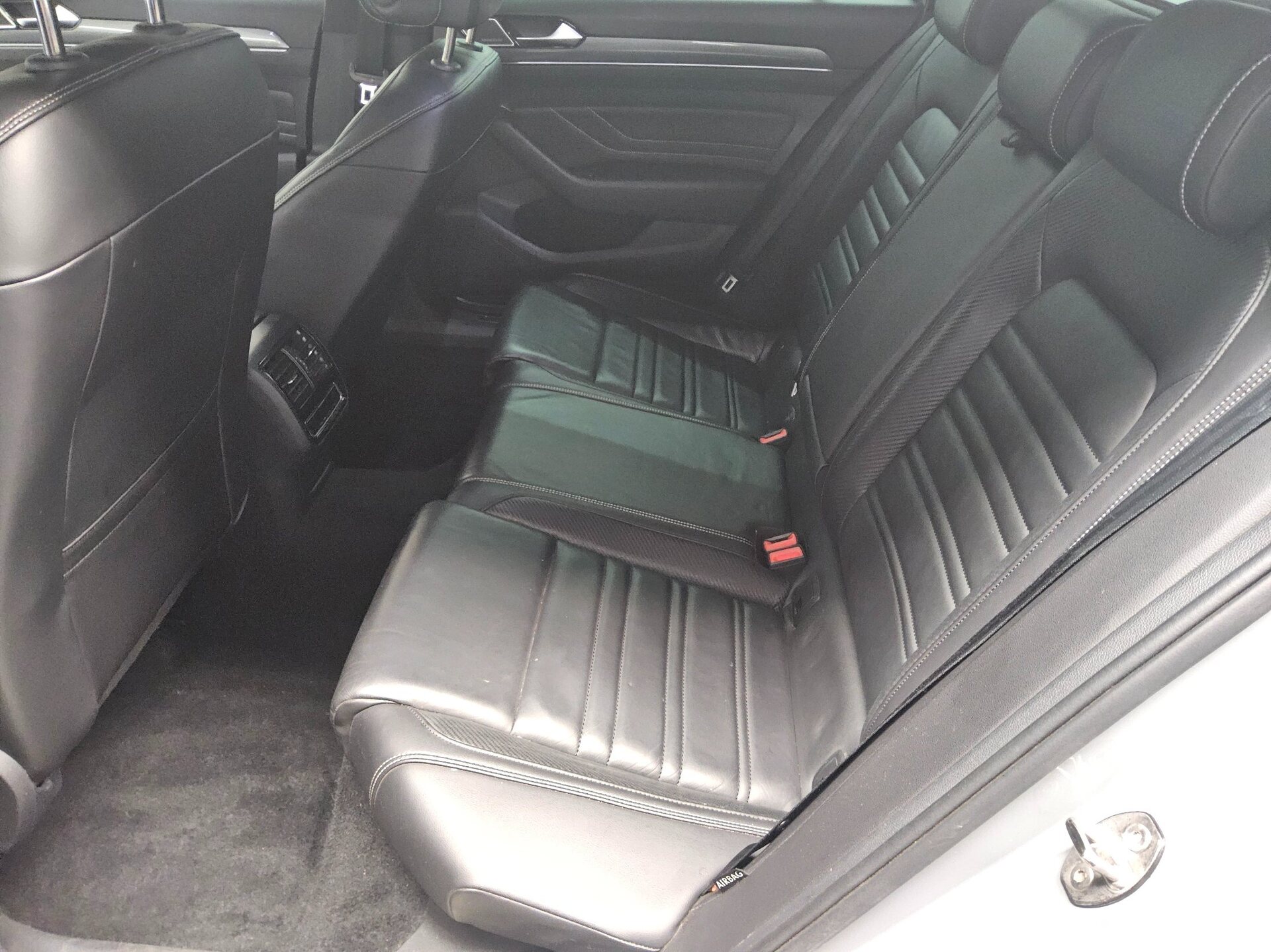 Volkswagen Passat Variant 2.0 TDI R-Line Leder Navi LED AID H/K Sound 13