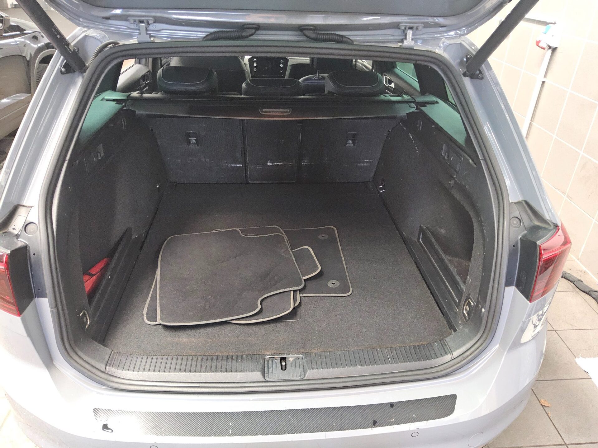 Volkswagen Passat Variant 2.0 TDI R-Line Leder Navi LED AID H/K Sound 12