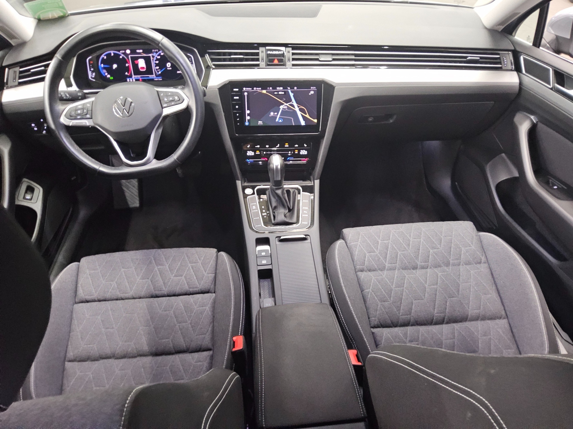 Volkswagen Passat Var. 2.0 TDI Business Navi LED AID Shz RFK 5