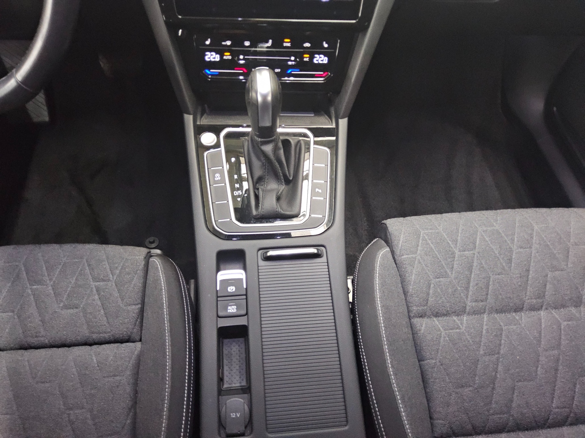 Volkswagen Passat Var. 2.0 TDI Business Navi LED AID Shz RFK 6