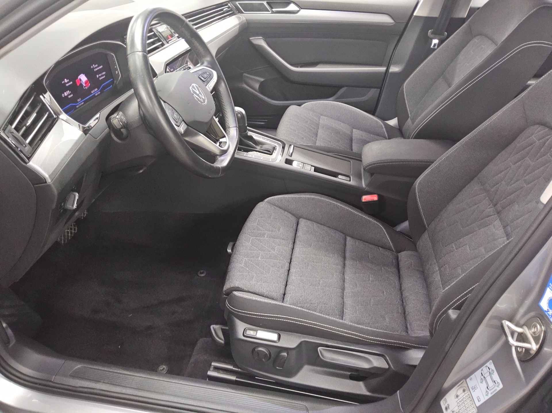 Volkswagen Passat Var. 2.0 TDI Business Navi LED AID Shz RFK 9