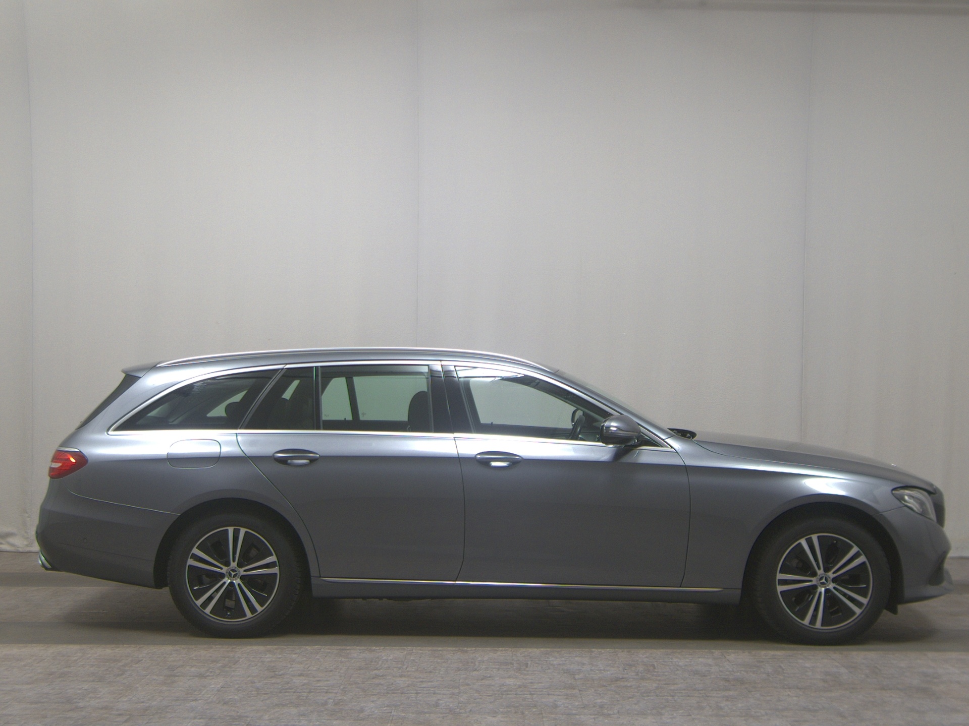 Mercedes-Benz E 220 T d Avantgarde LEDER NAVI KLIMAAUT LED SHZ