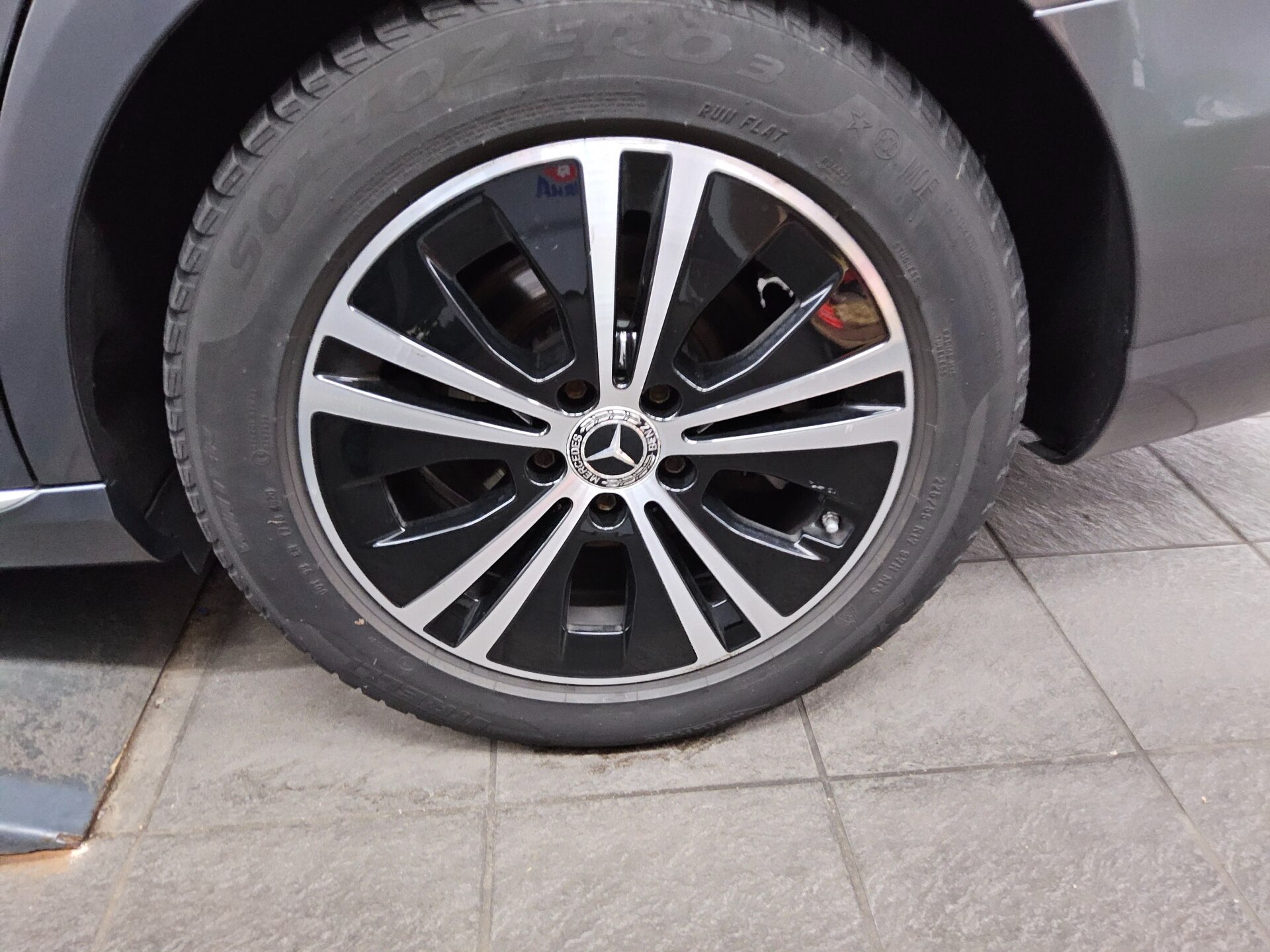Mercedes-Benz E 220 T d Avantgarde LEDER NAVI KLIMAAUT LED SHZ 10