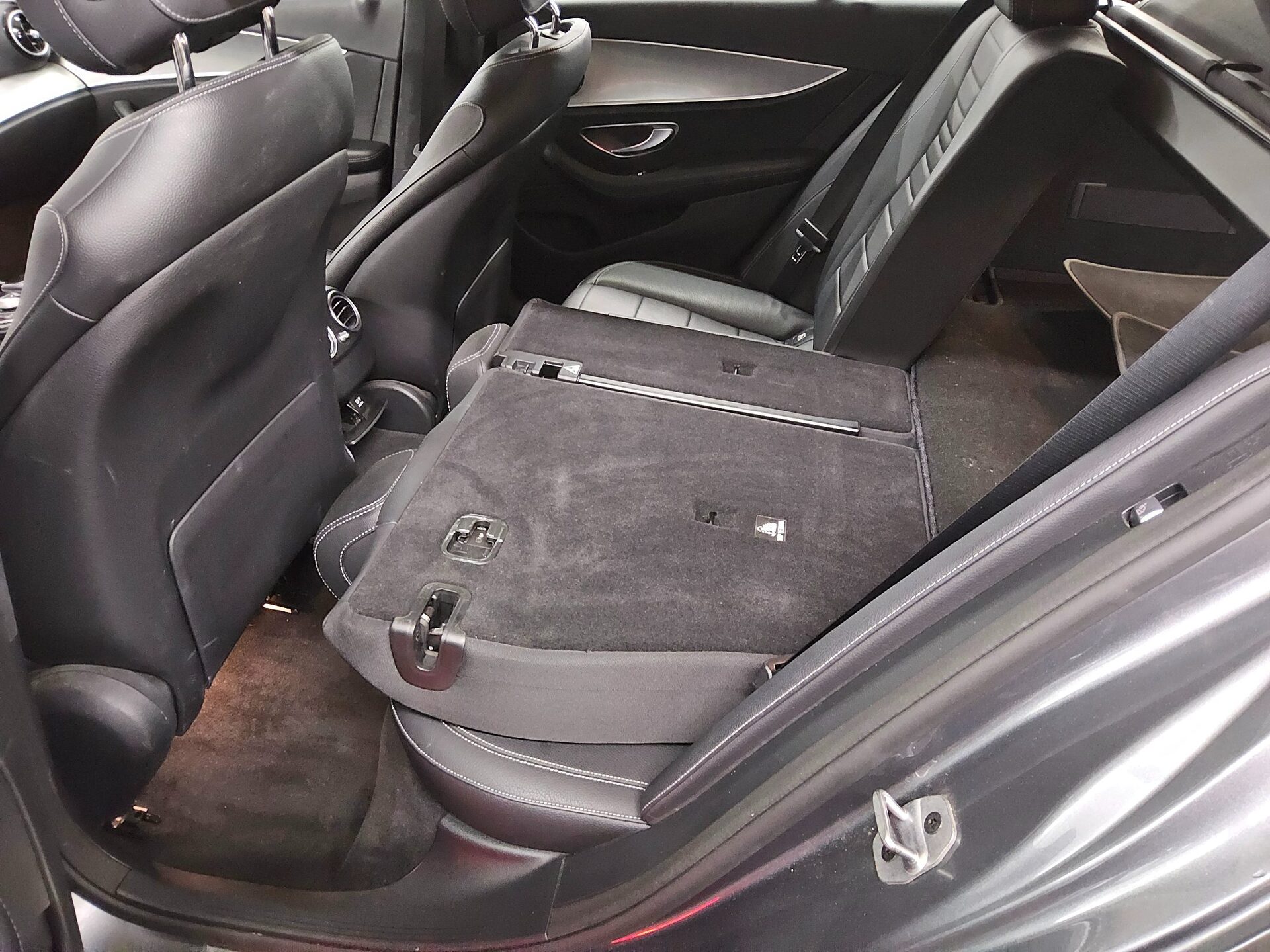 Mercedes-Benz E 220 T d Avantgarde LEDER NAVI KLIMAAUT LED SHZ 12
