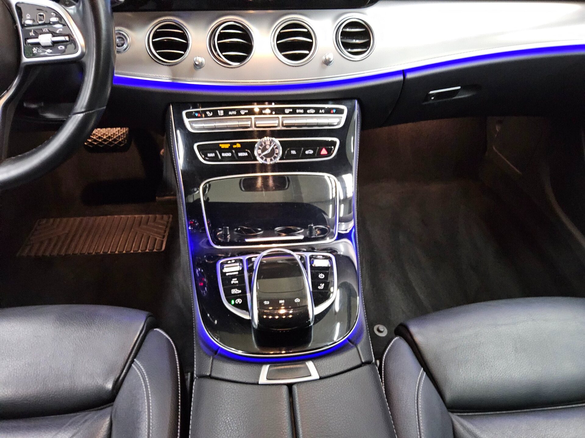 Mercedes-Benz E 220 T d Avantgarde LEDER NAVI KLIMAAUT LED SHZ 6