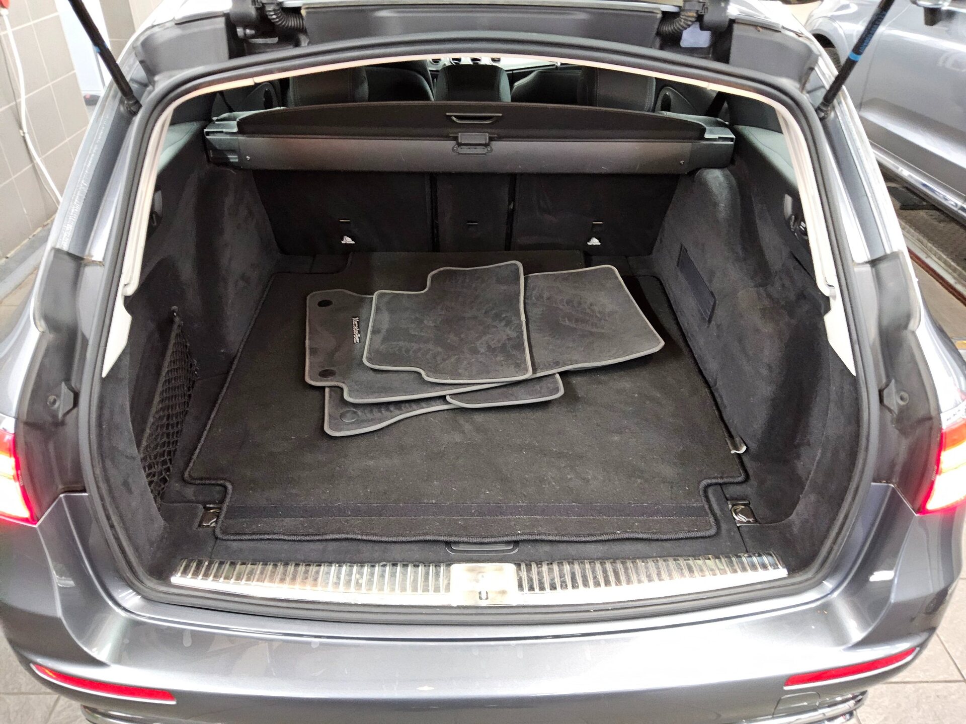 Mercedes-Benz E 220 T d Avantgarde LEDER NAVI KLIMAAUT LED SHZ 11