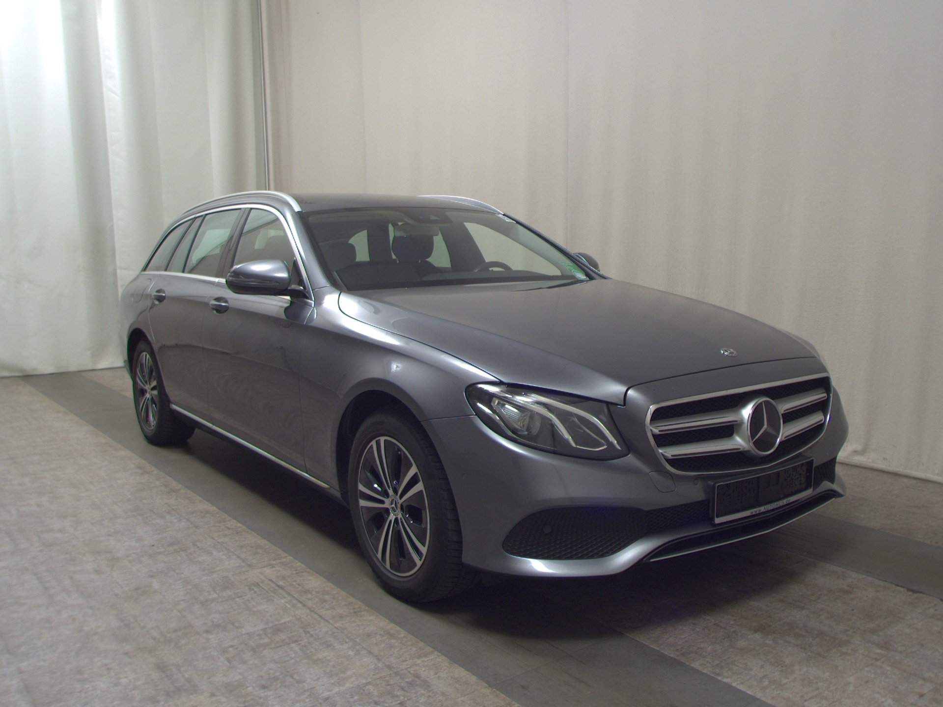 Mercedes-Benz E 220 T d Avantgarde LEDER NAVI KLIMAAUT LED SHZ 3
