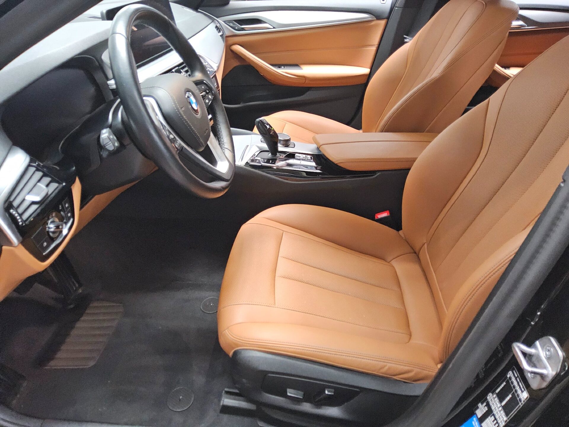 BMW 520dA Touring Nav LED+ LC-Pro Leder AHK RFK HiFi 9