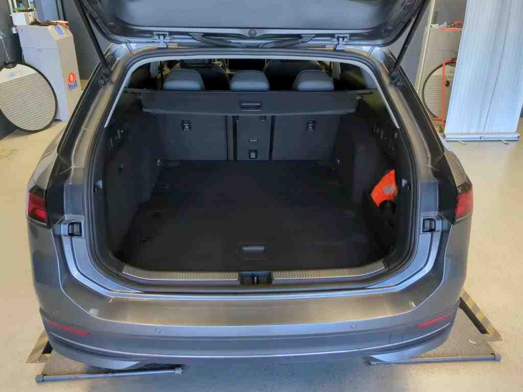 Volkswagen Passat Variant 2.0 TDI Business NAVI KLIMA LED RADIO MFL 11