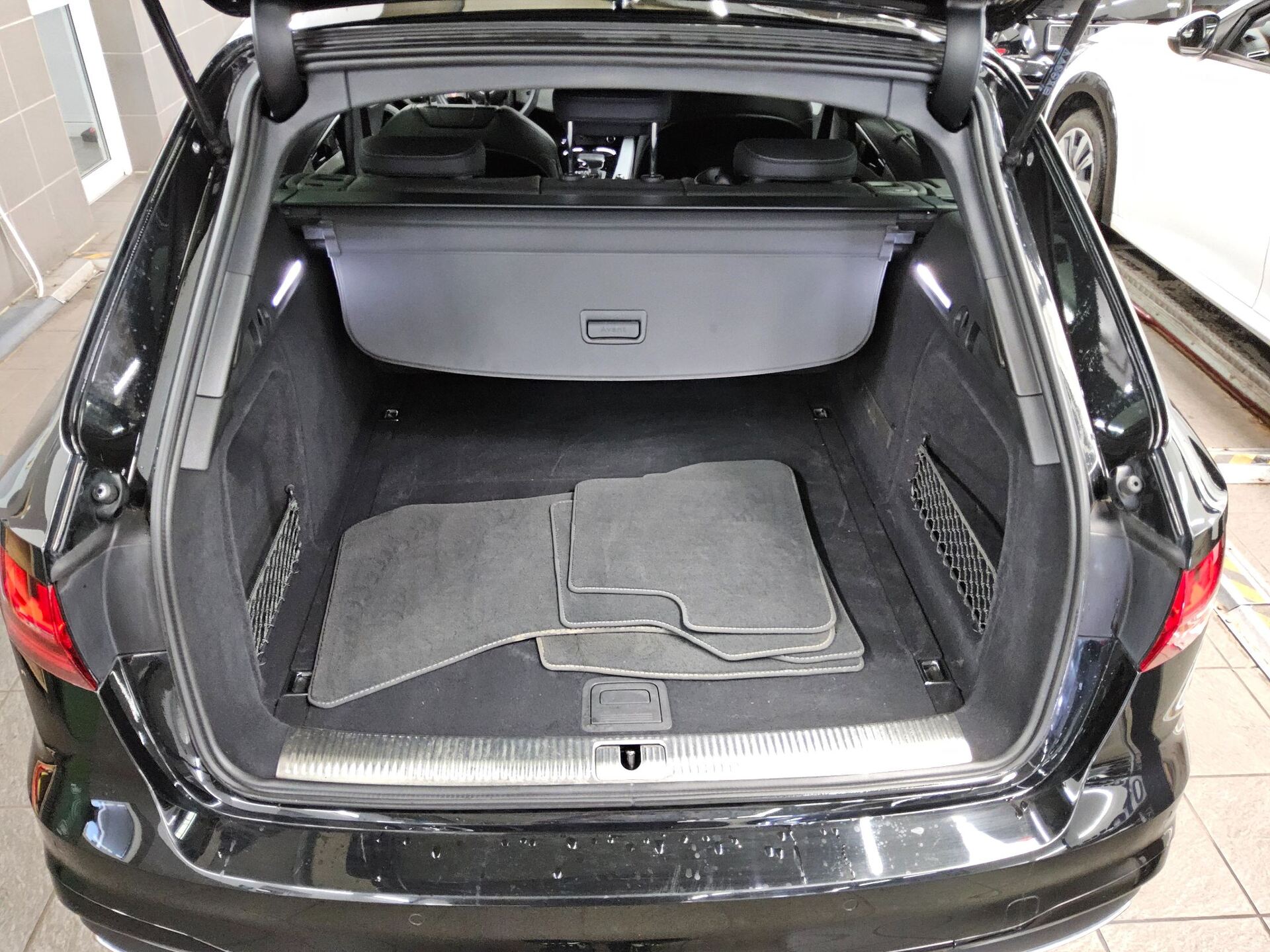 Audi A4 Avant 40 TFSI S-Line Navi vc LED 12