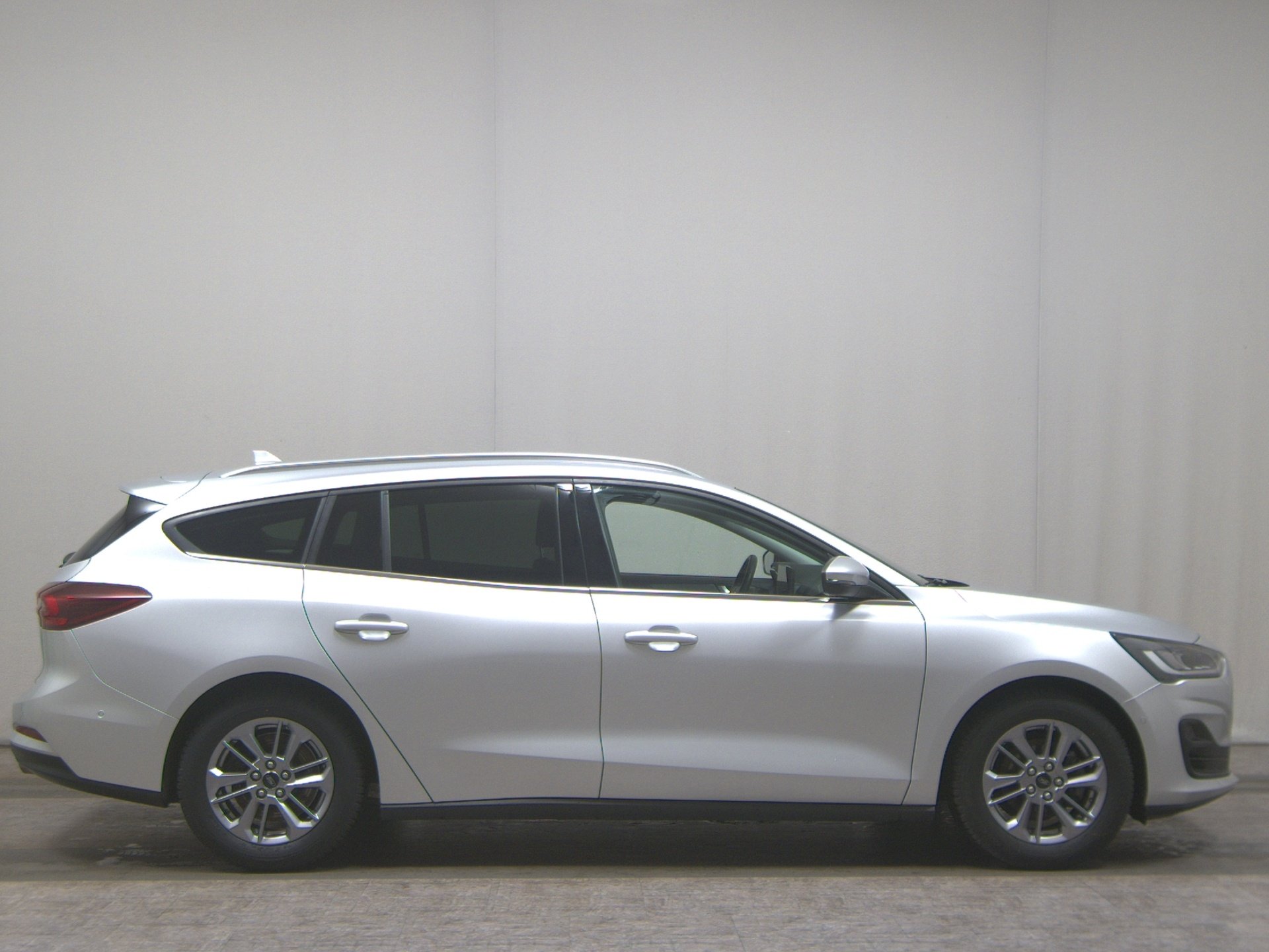 Ford Focus Turnier 1.5 EB Titanium X Navi DC LED RFK