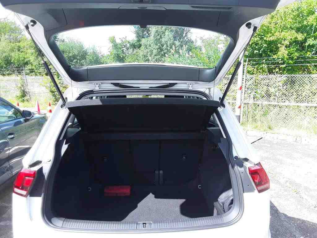 Volkswagen Tiguan 2.0 TDI Life NAVI KLIMAAUT LED PDC AHK 10