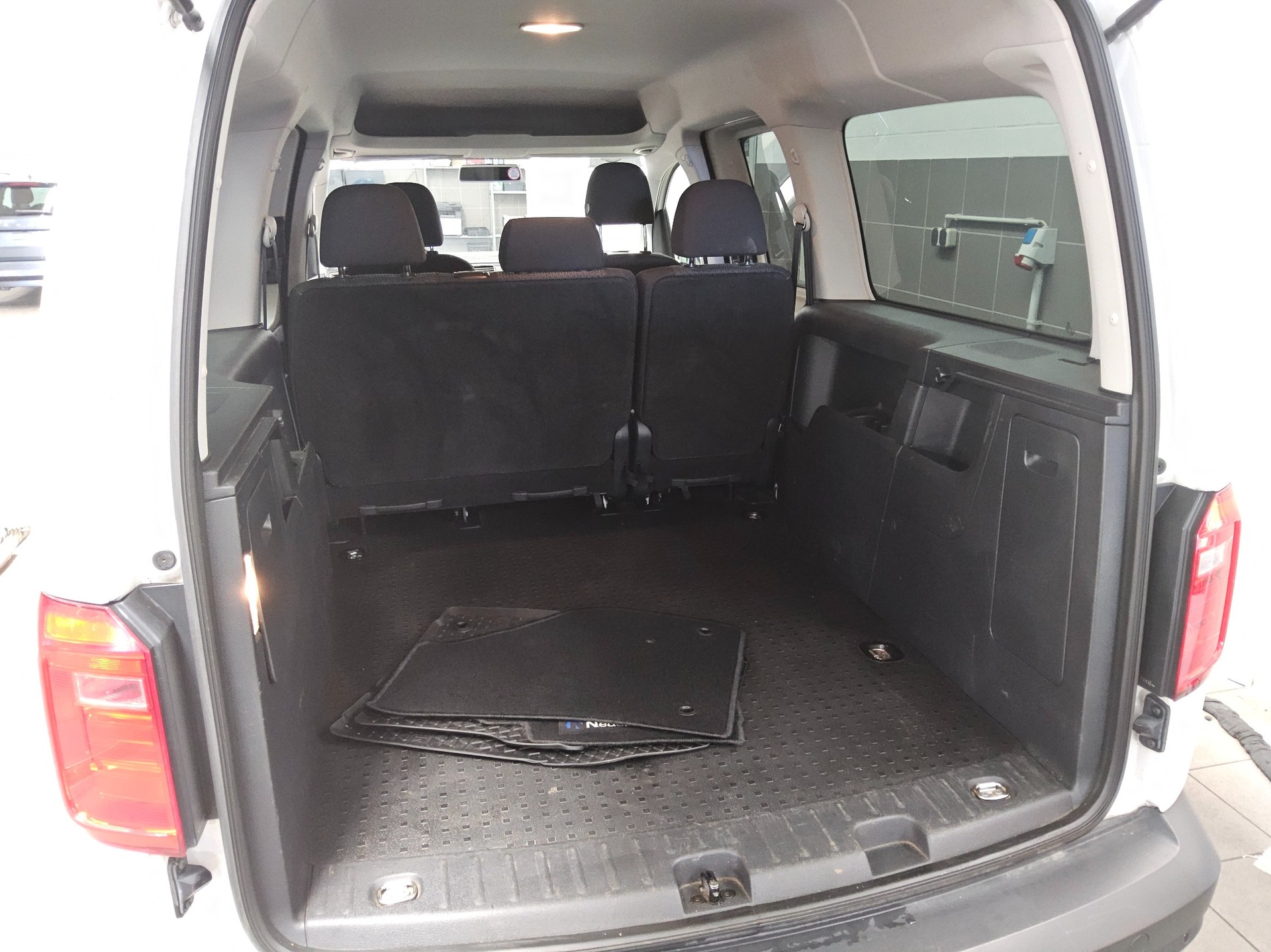 Volkswagen Caddy Maxi 2.0 TDI Trendline Shz PDC AHK 11