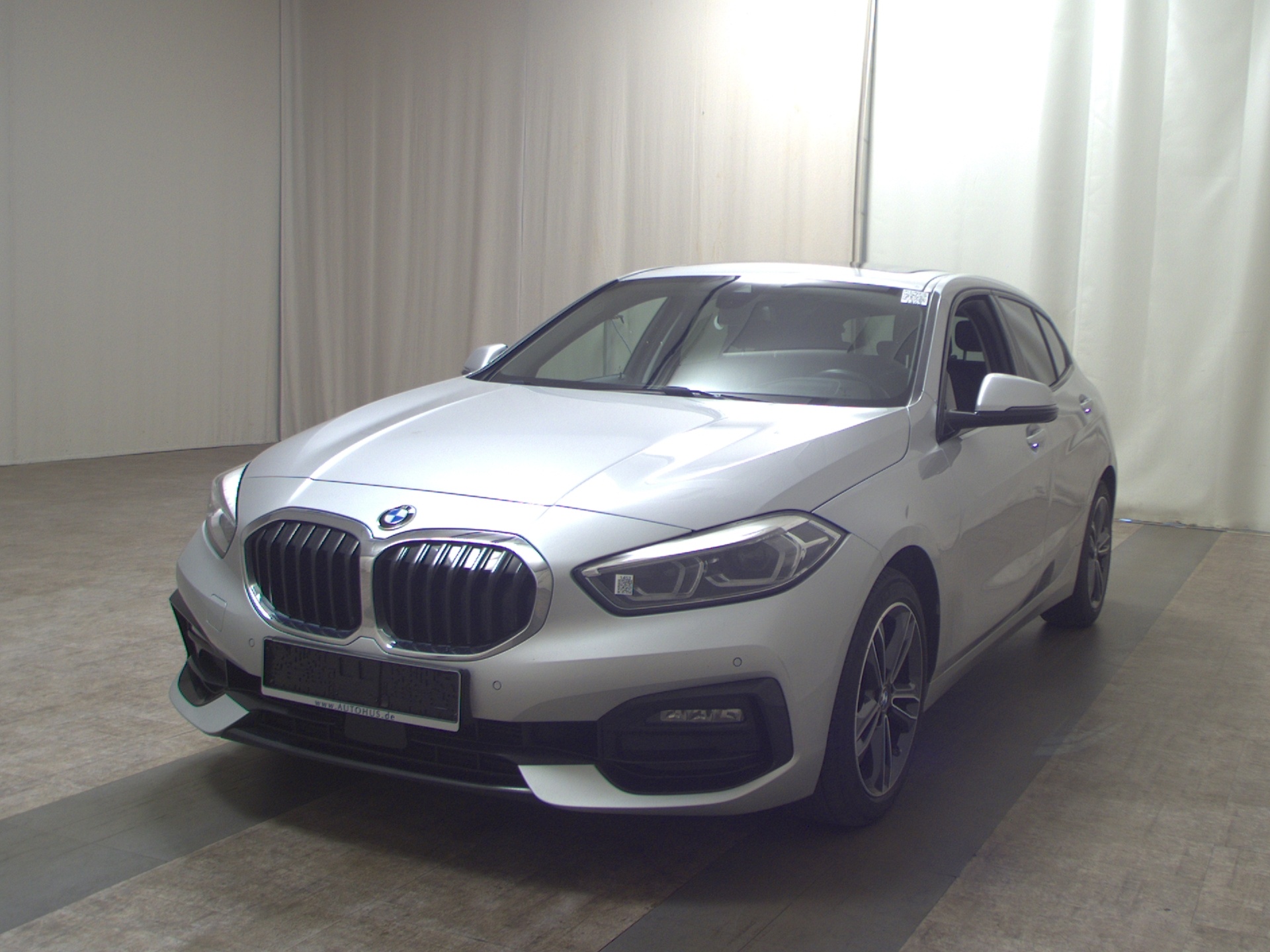 BMW 118d Sport-Line Navi LED Pano LC prof. 2