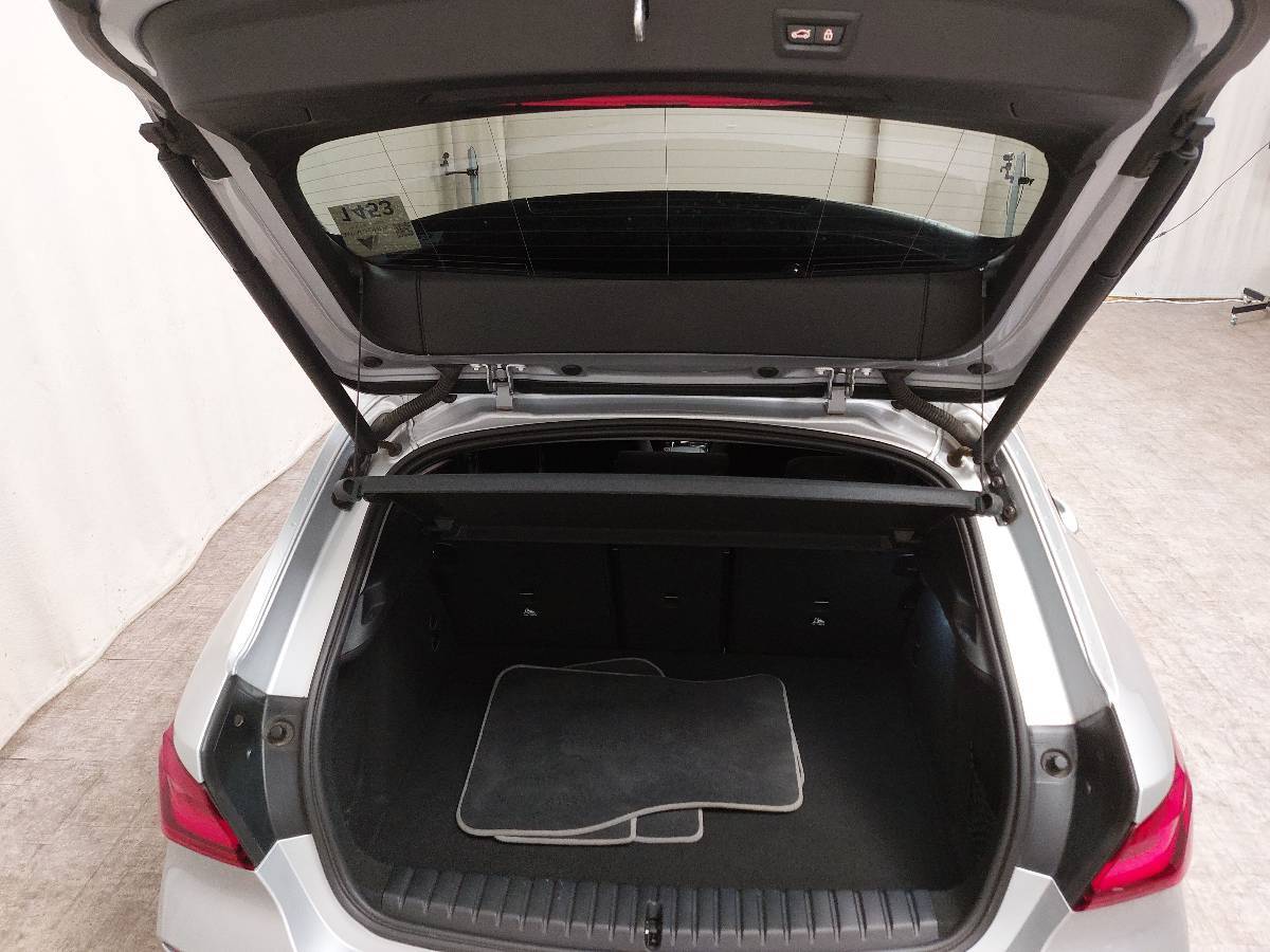 BMW 118d Sport-Line Navi LED Pano LC prof. 19