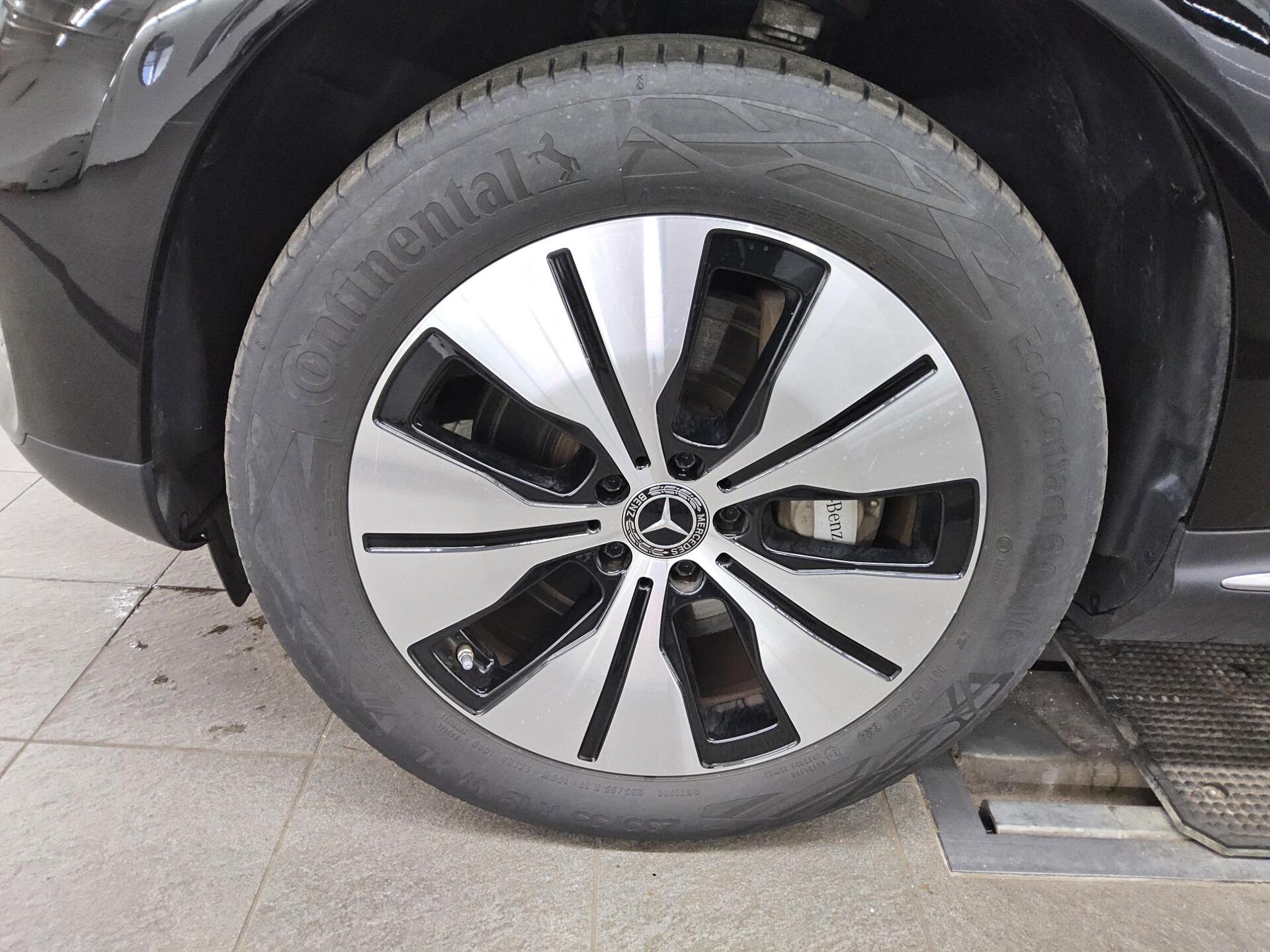 Mercedes-Benz EQC 400 4M Navi LED Kamera 11
