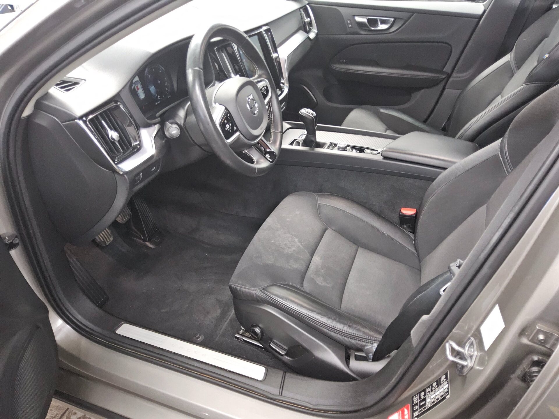 Volvo V60 D3 Momentum Pro T-Leder Navi LED Pano RFK 8