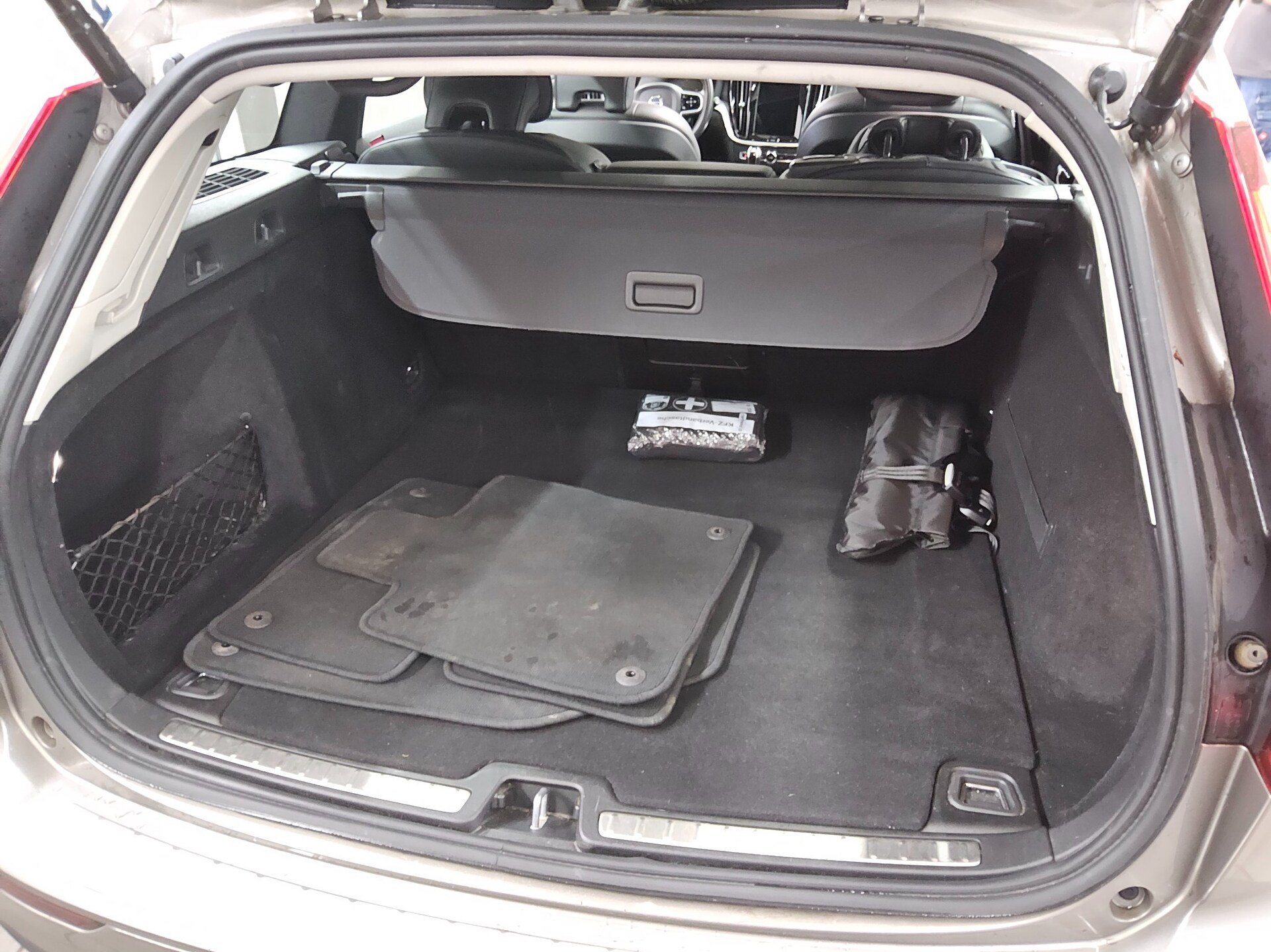 Volvo V60 D3 Momentum Pro T-Leder Navi LED Pano RFK 12