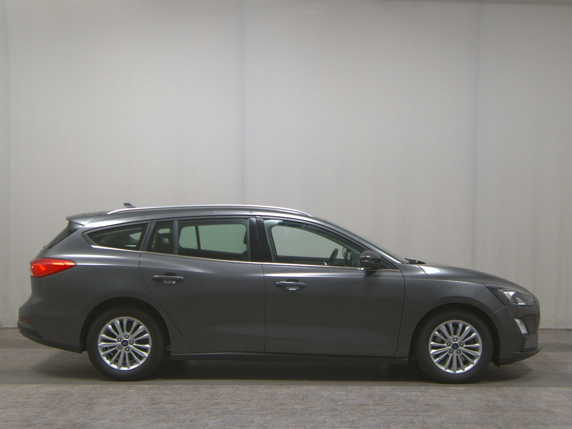 Ford Focus Turnier 1.5 EB Titanium NAVI KLIMAAUT LED SHZ PDC