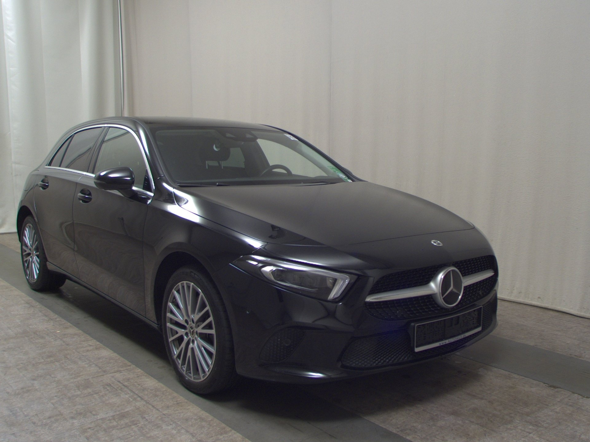Mercedes-Benz A 250 e Progressive Navi LED Shz Pano HuD Sound 360° 3