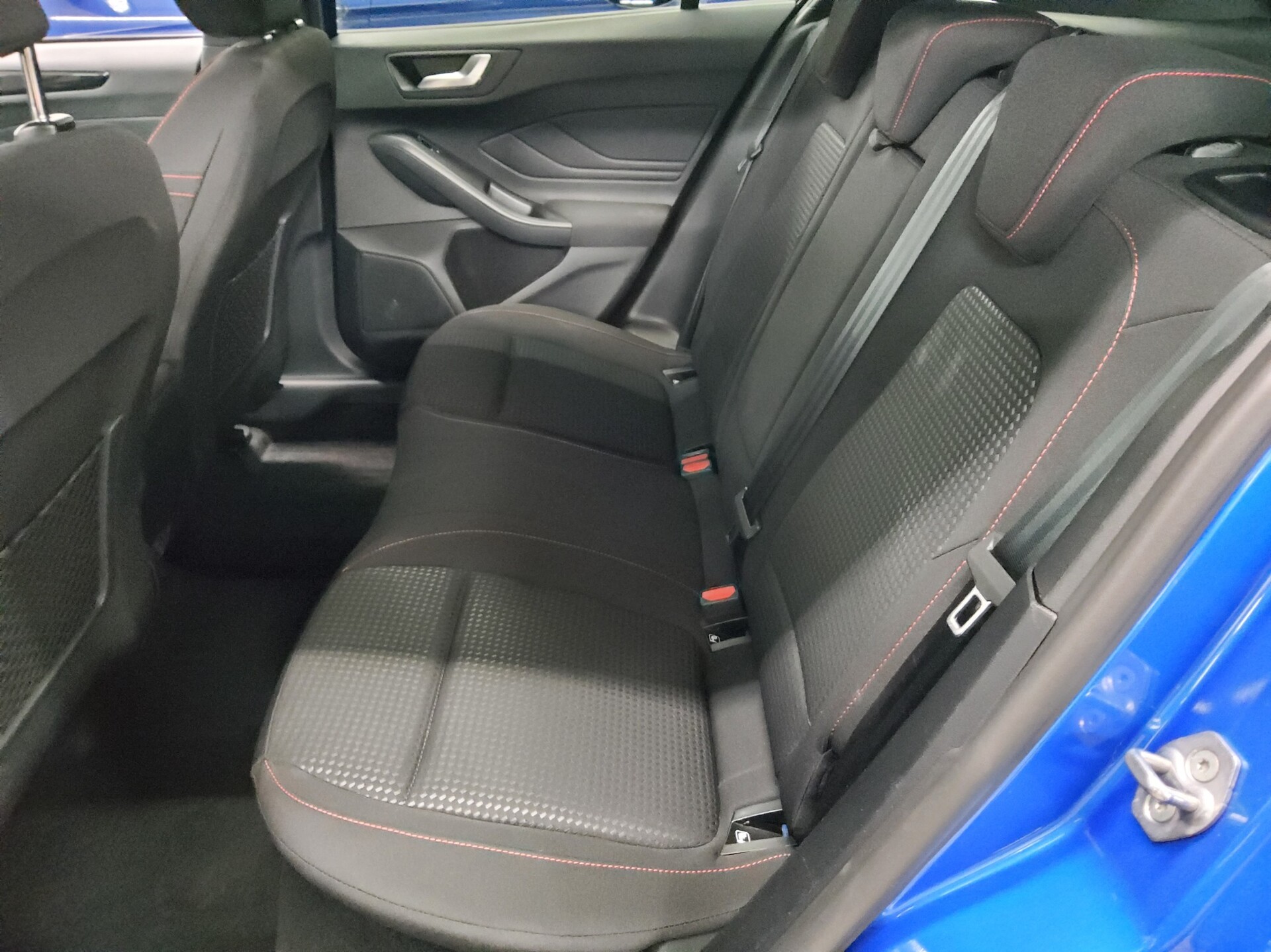 Ford Focus Turnier 2.0 EB ST-Line X Navi LED DigiTacho RFK SHZ 13