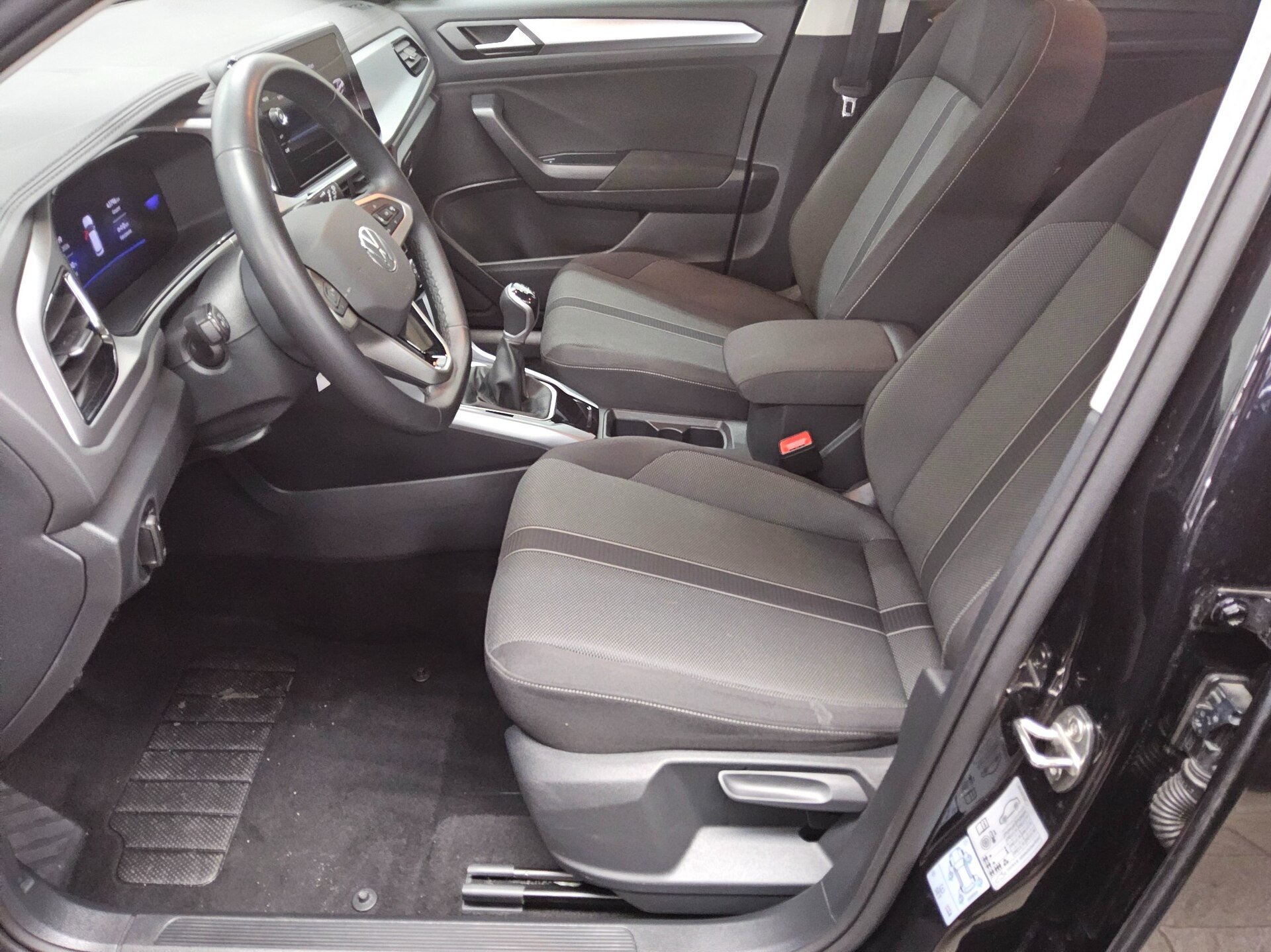 Volkswagen T-Roc 1.0 TSI Life LED DC PDC Shz BT DAB 9