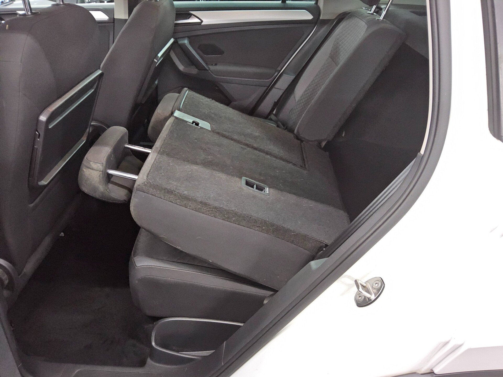Volkswagen Tiguan 2.0 TDI Comf. Navi AHK ACC PDC DAB+ 12