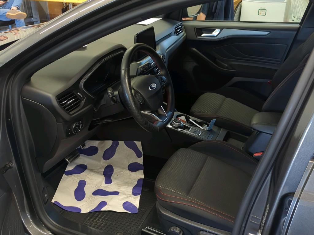 Ford Focus Turnier 1.5 EB ST-Line NAVI LED SHZ PDC 5