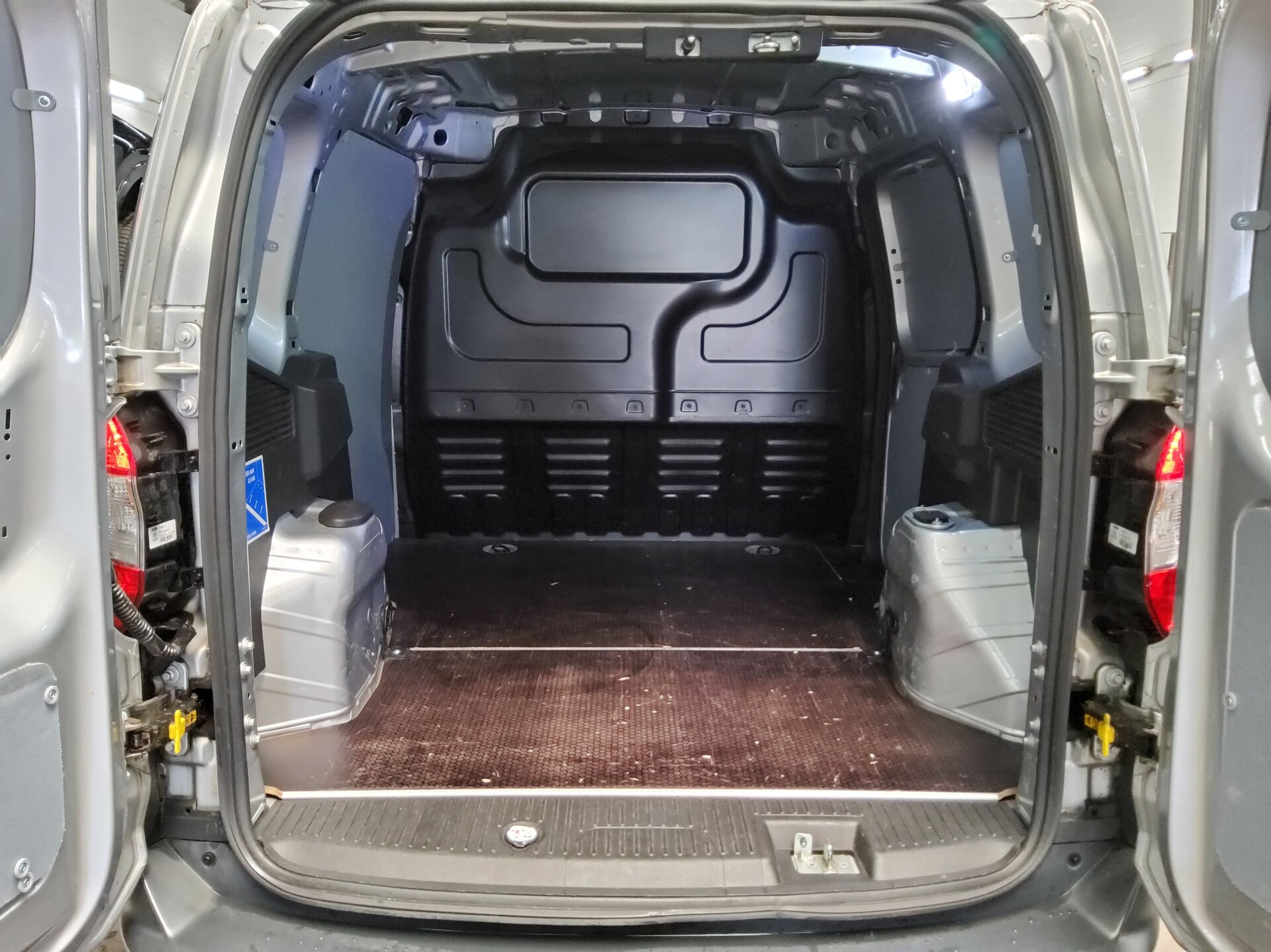 Ford Transit Courier 1.5 TDCI Trend Navi Klima PDC 11