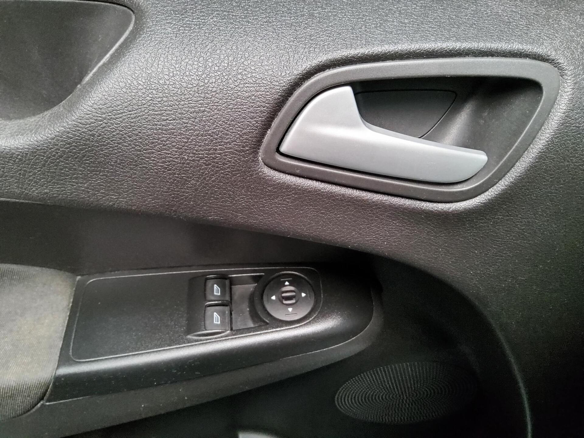Ford Transit Courier 1.5 TDCI Trend Navi Klima PDC 9