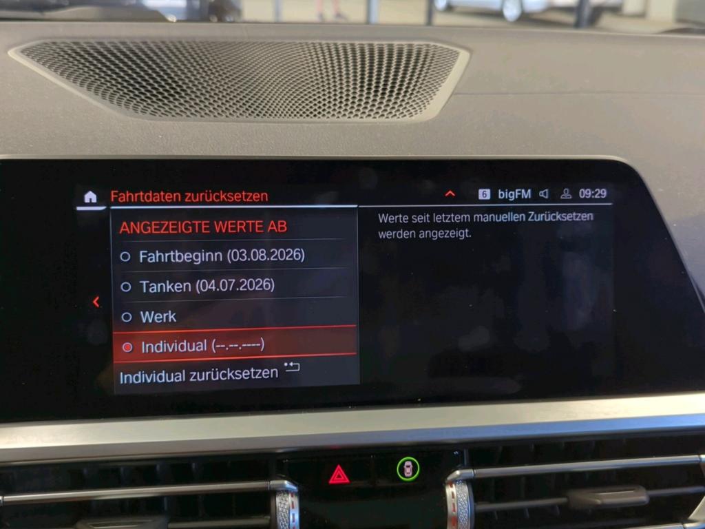 BMW 320dA xDr Sport-Line NAVI LED LEDER SHZ PDC 11