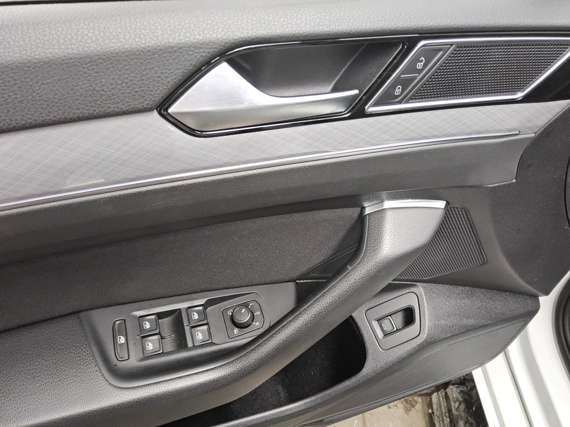 Volkswagen Passat Var. 2.0 TDI 4M Business Nav LED Pano RFK 9