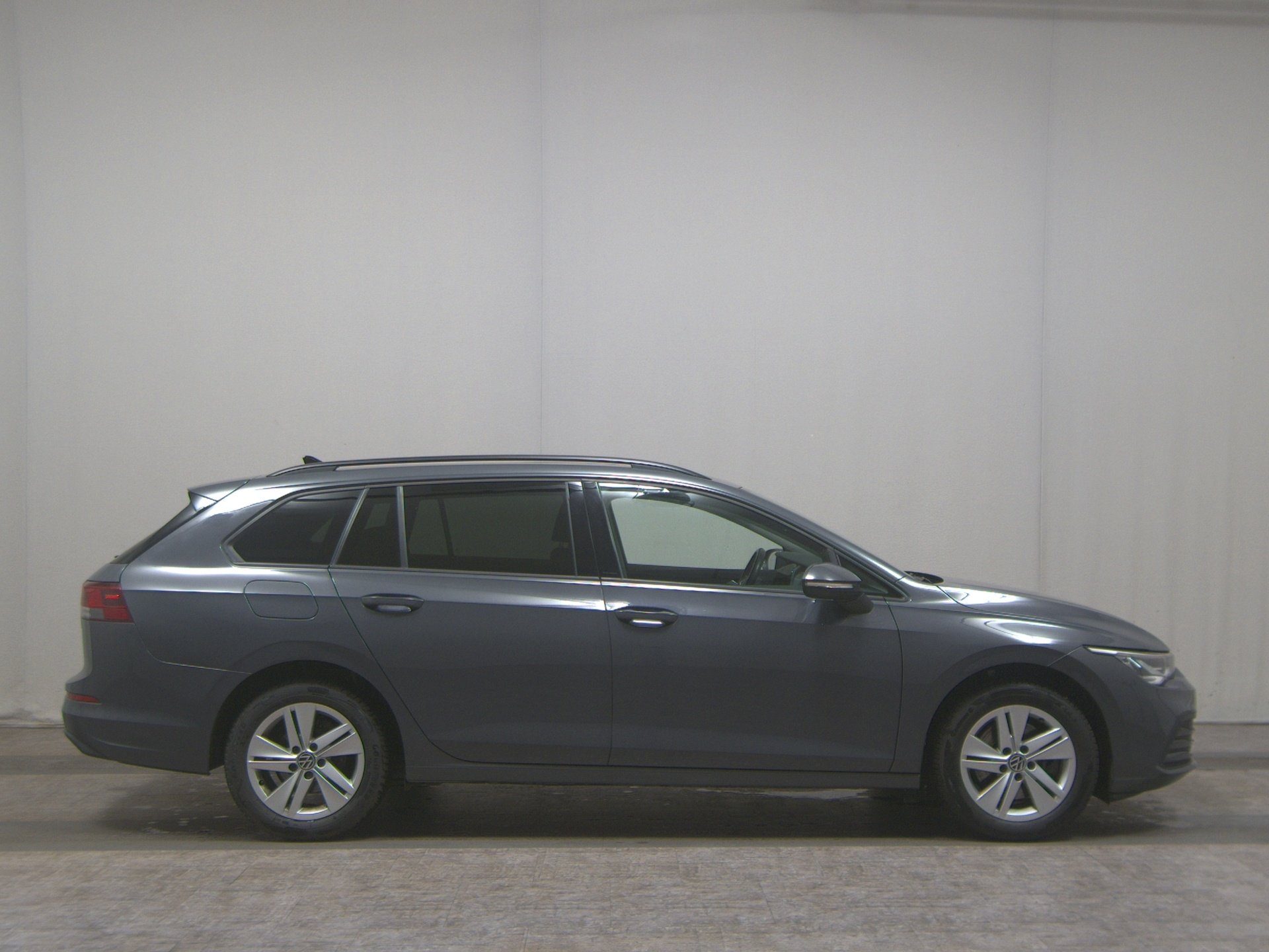 Volkswagen Golf-8 Var. 2.0 TDI Life Navi LED AID RFK