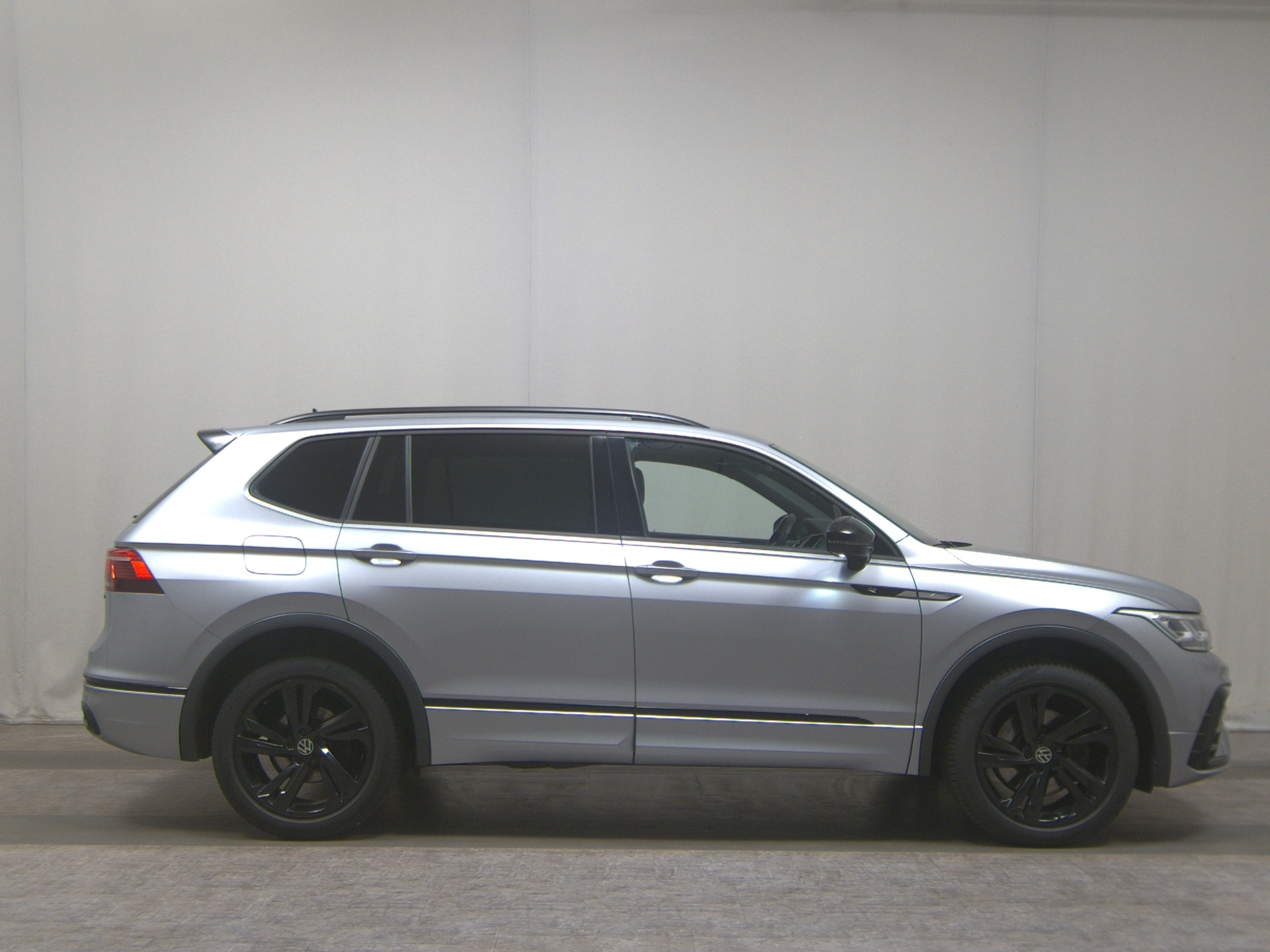 Volkswagen Tiguan Allspace 2.0 TSI 4M R-Line 7-Sitze Navi Matrix
