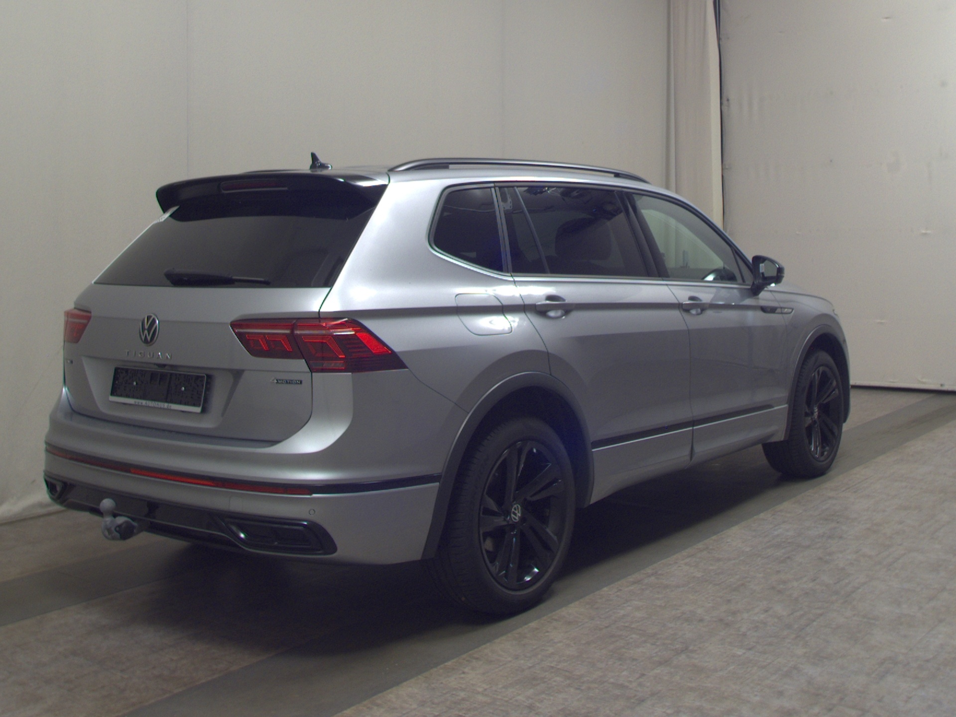 Volkswagen Tiguan Allspace 2.0 TSI 4M R-Line 7-Sitze Navi Matrix 4