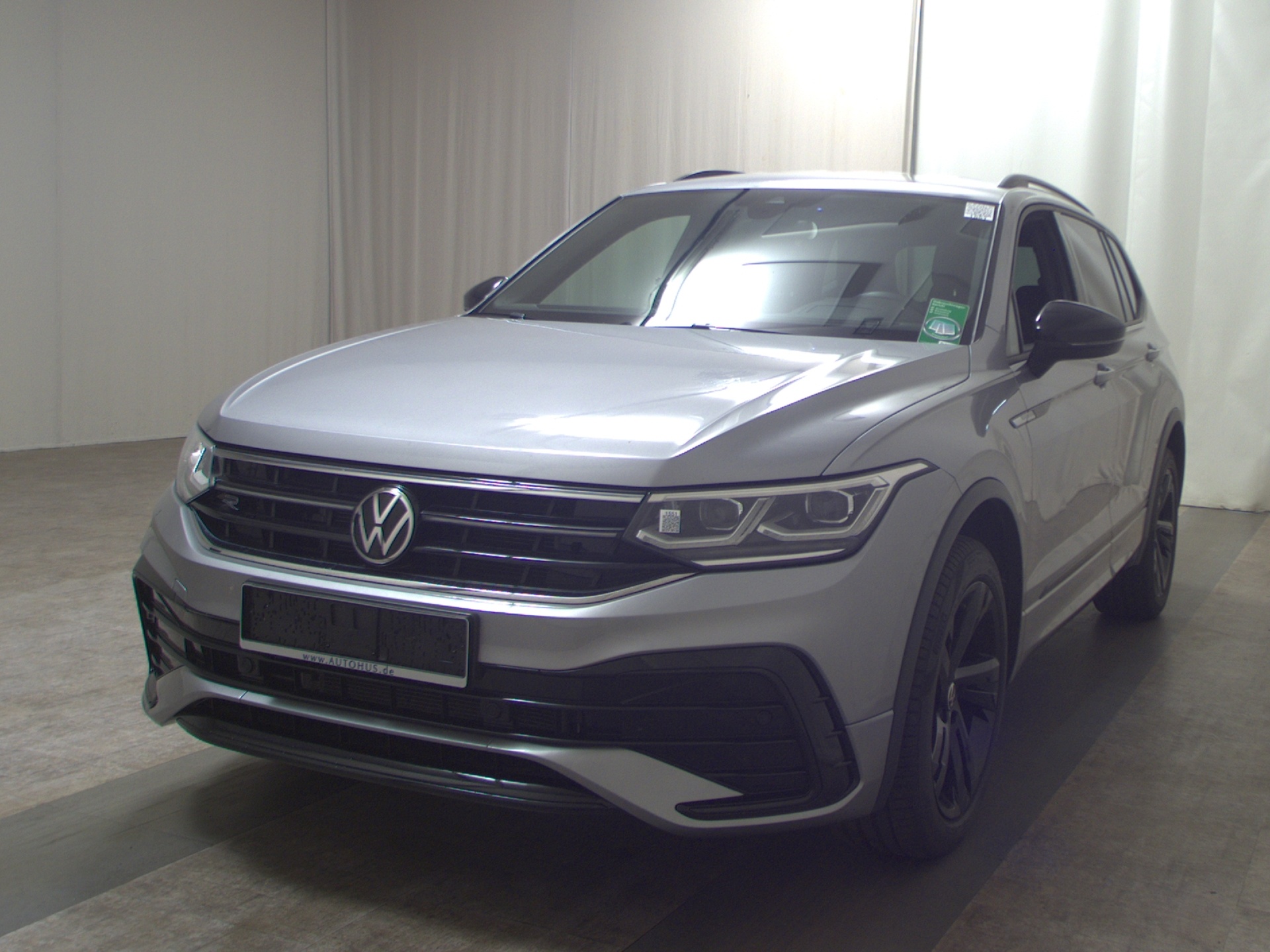 Volkswagen Tiguan Allspace 2.0 TSI 4M R-Line 7-Sitze Navi Matrix 2