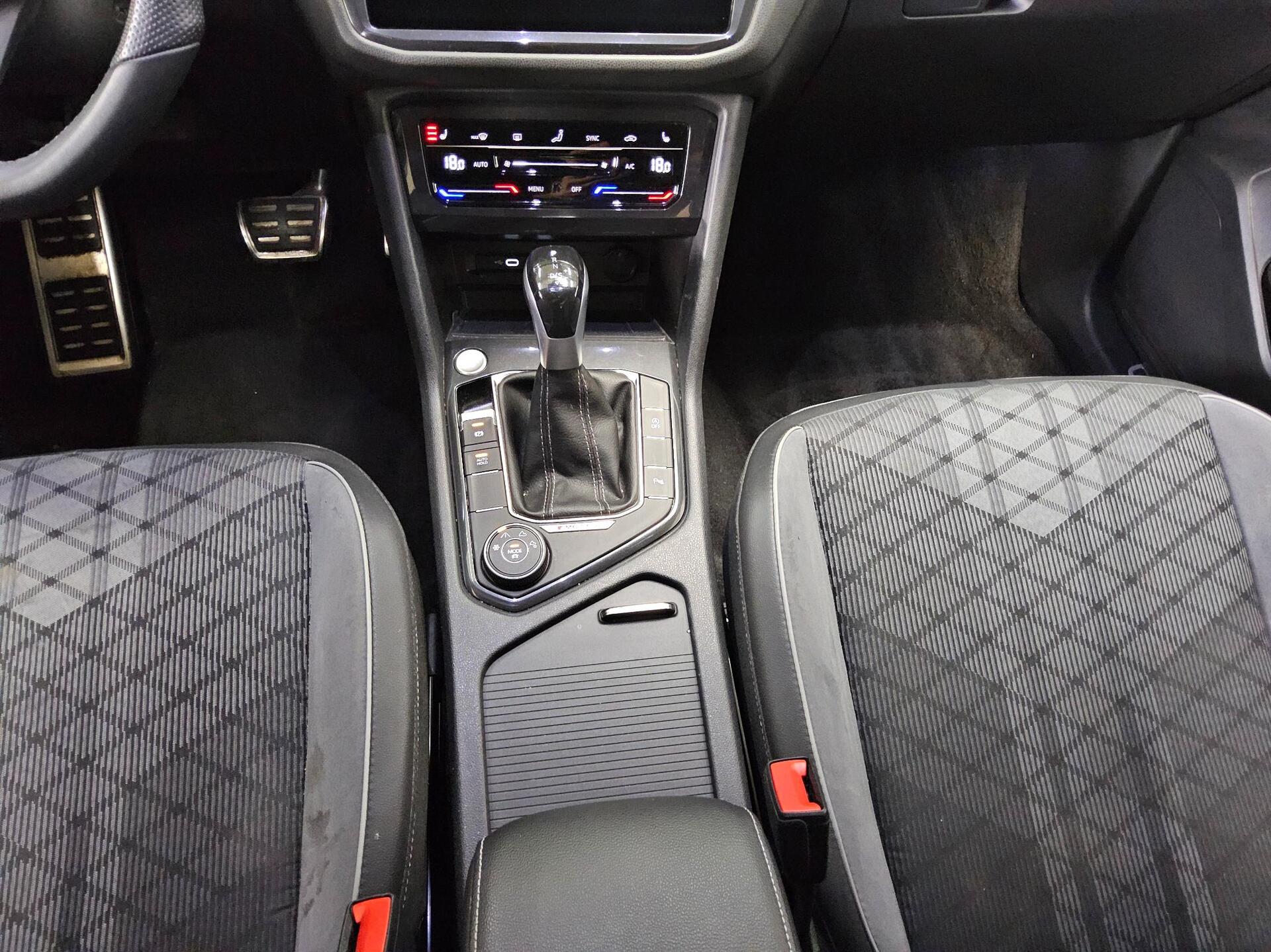Volkswagen Tiguan Allspace 2.0 TSI 4M R-Line 7-Sitze Navi Matrix 6