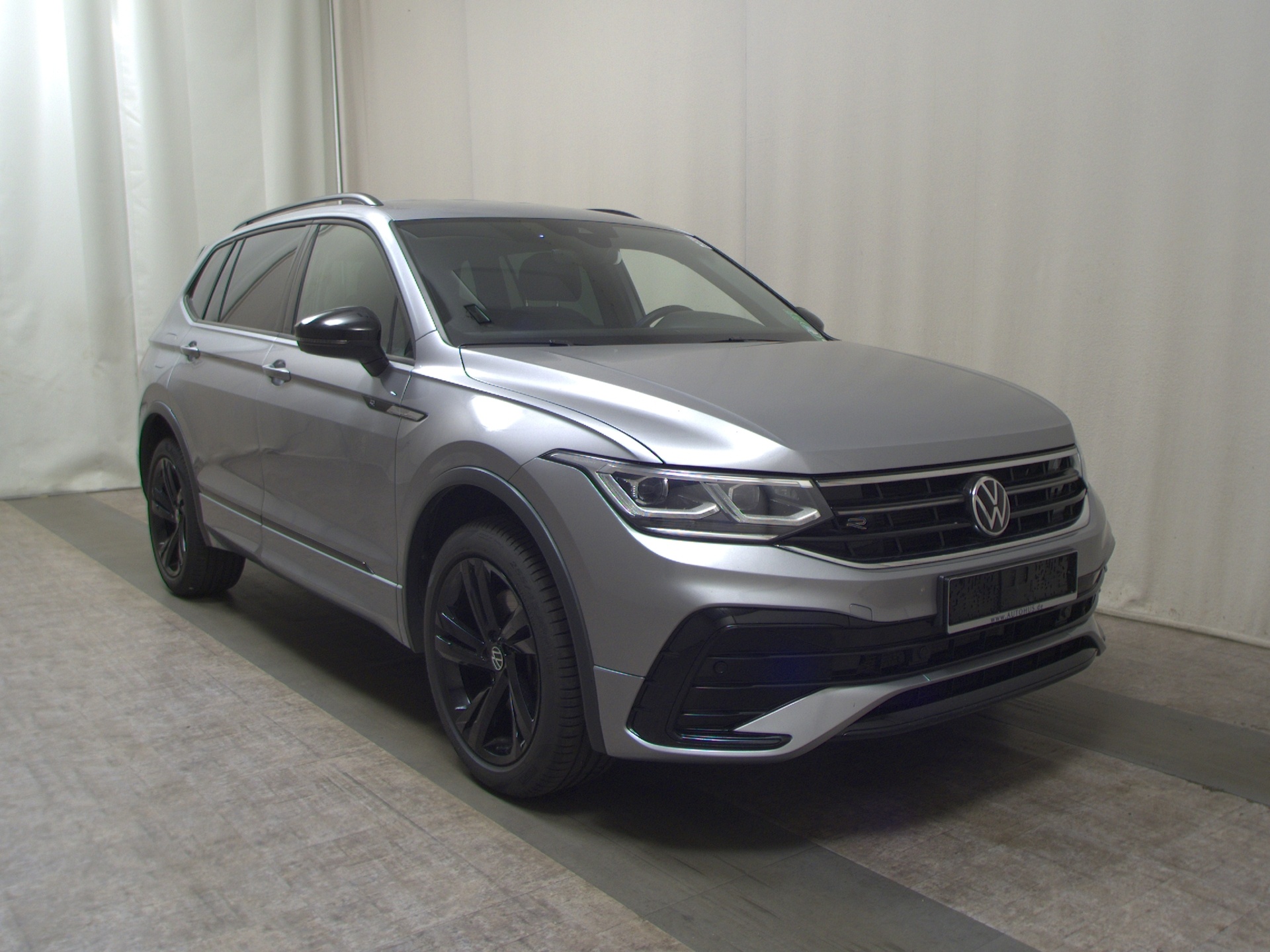 Volkswagen Tiguan Allspace 2.0 TSI 4M R-Line 7-Sitze Navi Matrix 3