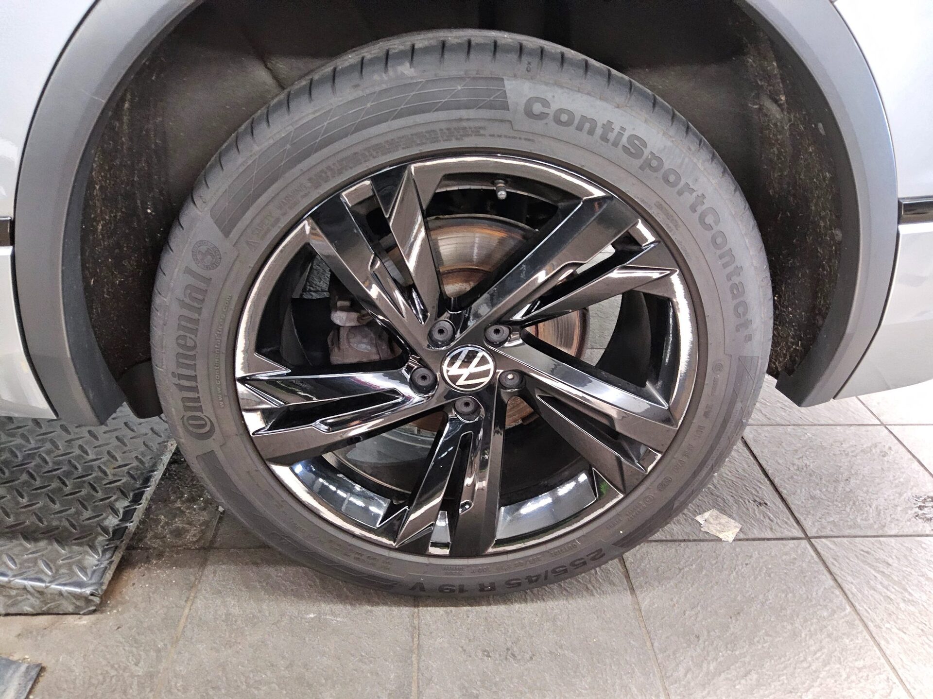 Volkswagen Tiguan Allspace 2.0 TSI 4M R-Line 7-Sitze Navi Matrix 11