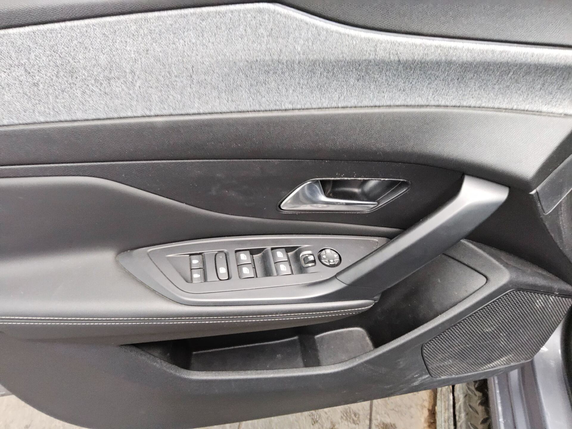 Peugeot 308 1.5 BlueHDI Allure T-Leder Navi LED Shz RFK 10
